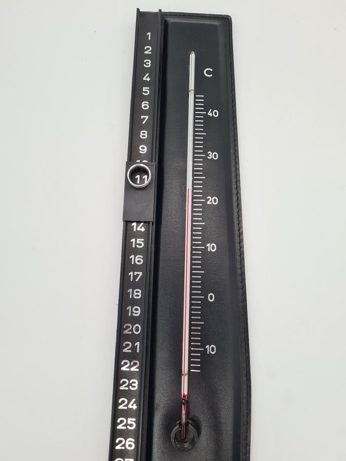 Termometr ścienny z kalendarzem, czarny, akryl, lata 60. - 272813