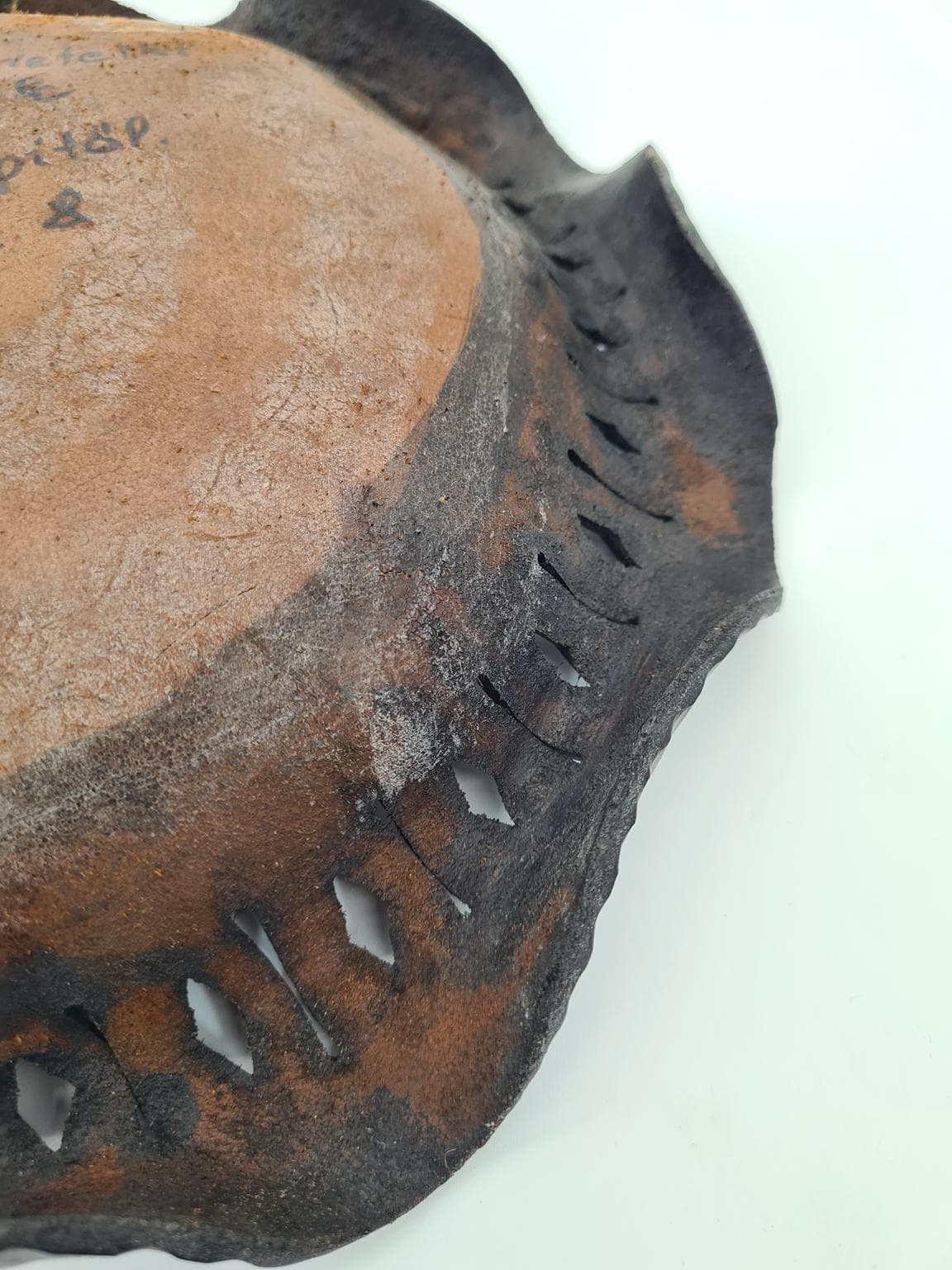 Talerz dekoracyjny, brązowy, skóra, Węgry, lata 70. - 273406