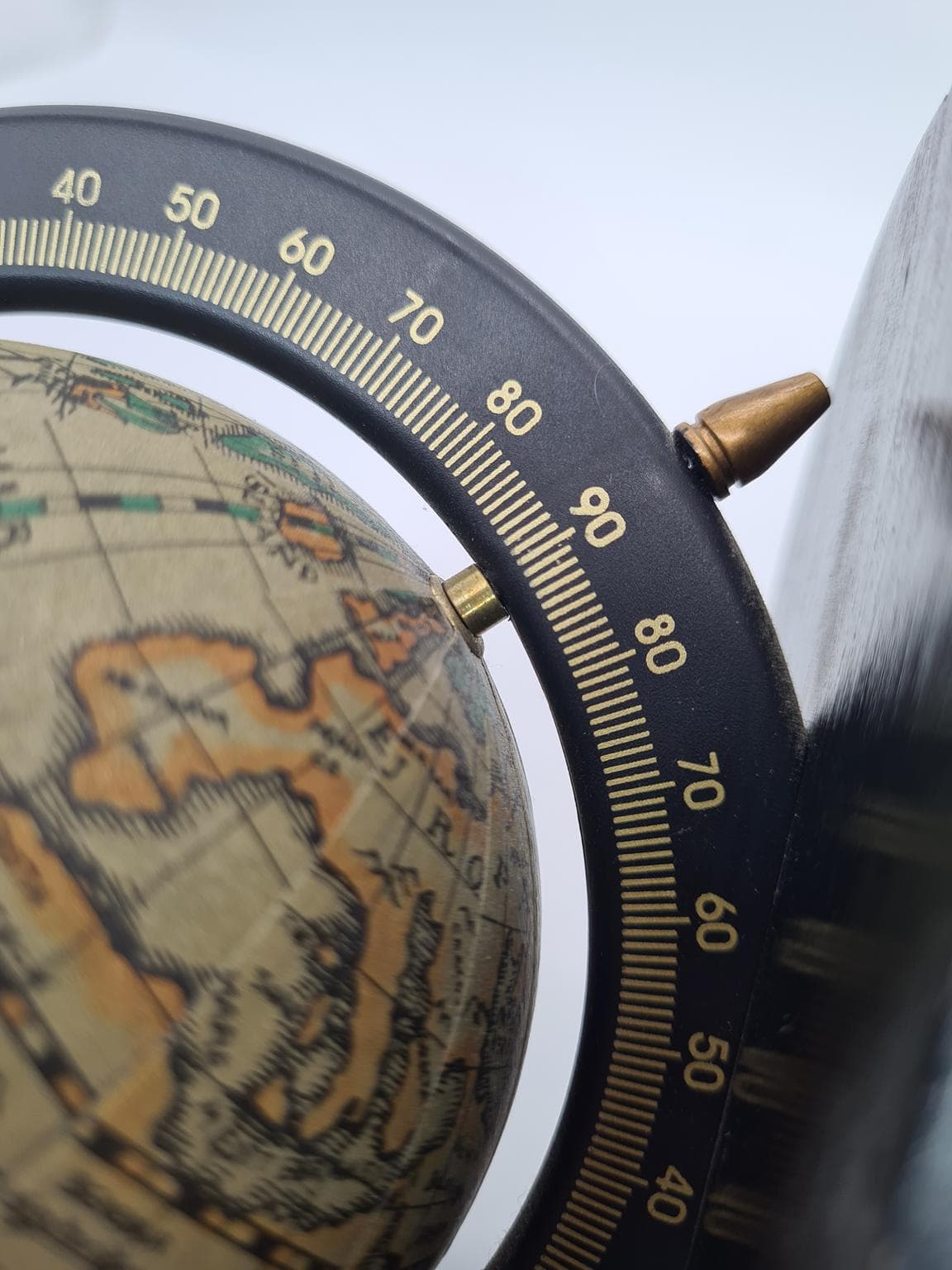 Para podpórek do książek, mid-century modern, drewno lakierowane czarne, metal, papier, lata 70. - 273600