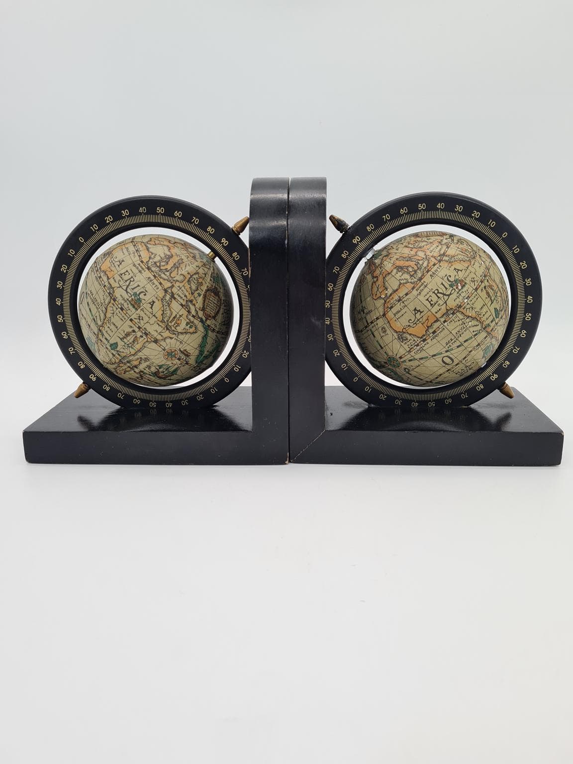 Para podpórek do książek, mid-century modern, drewno lakierowane czarne, metal, papier, lata 70. - 273598