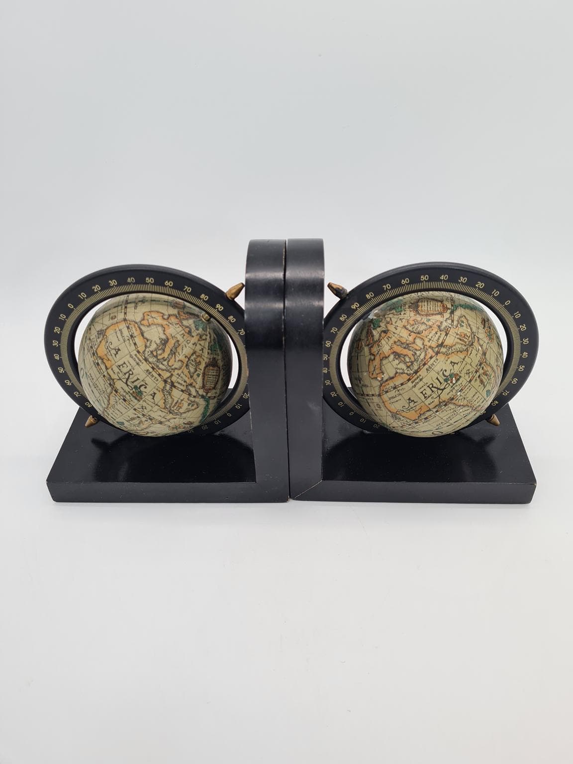 Para podpórek do książek, mid-century modern, drewno lakierowane czarne, metal, papier, lata 70. - 273597