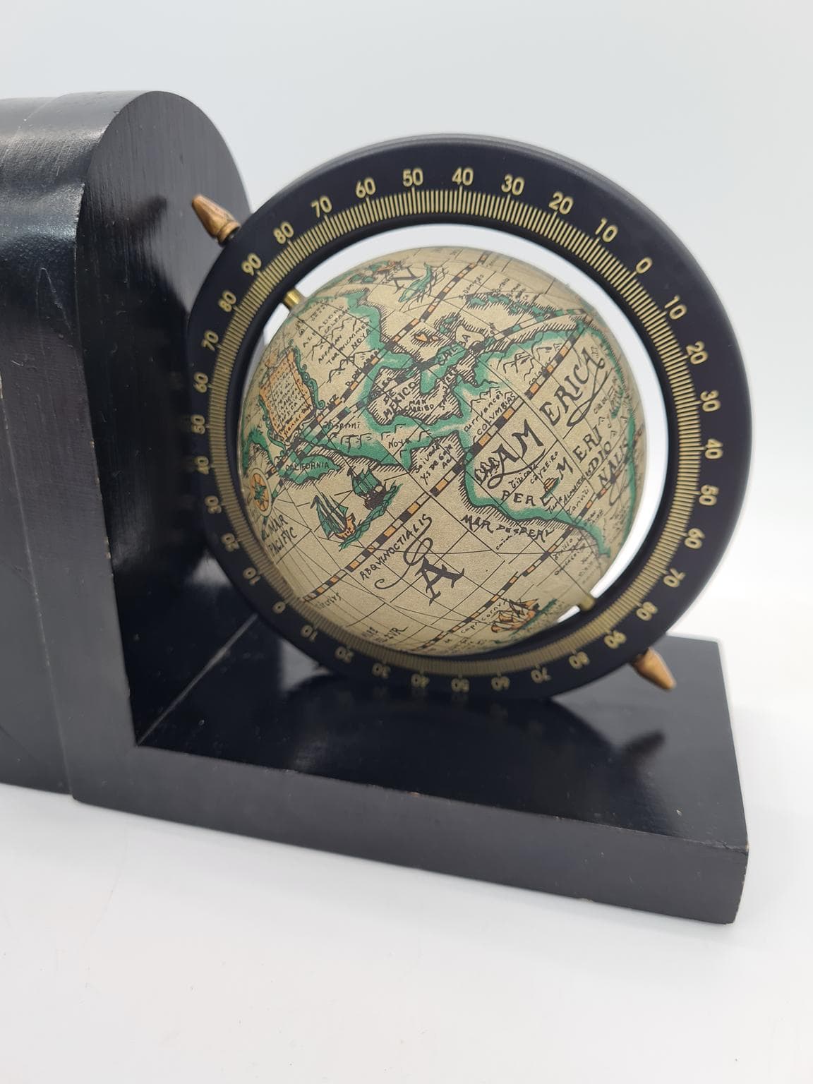 Para podpórek do książek, mid-century modern, drewno lakierowane czarne, metal, papier, lata 70. - 273604