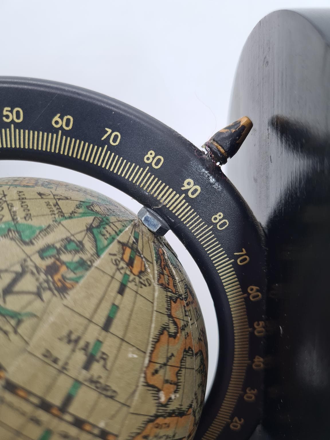 Para podpórek do książek, mid-century modern, drewno lakierowane czarne, metal, papier, lata 70. - 273599