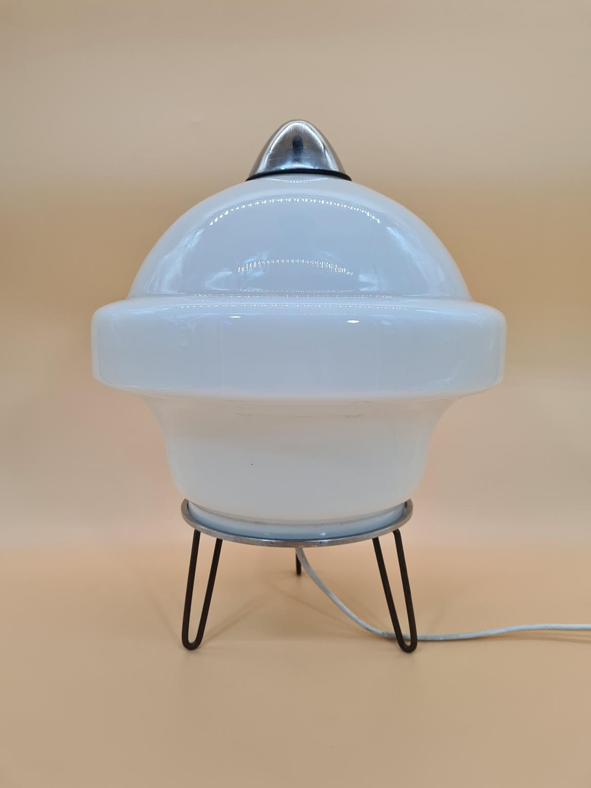 Lampa stołowa Space Age, szkło opalowe białe, metal chrom, Europa, lata 70. - 273837