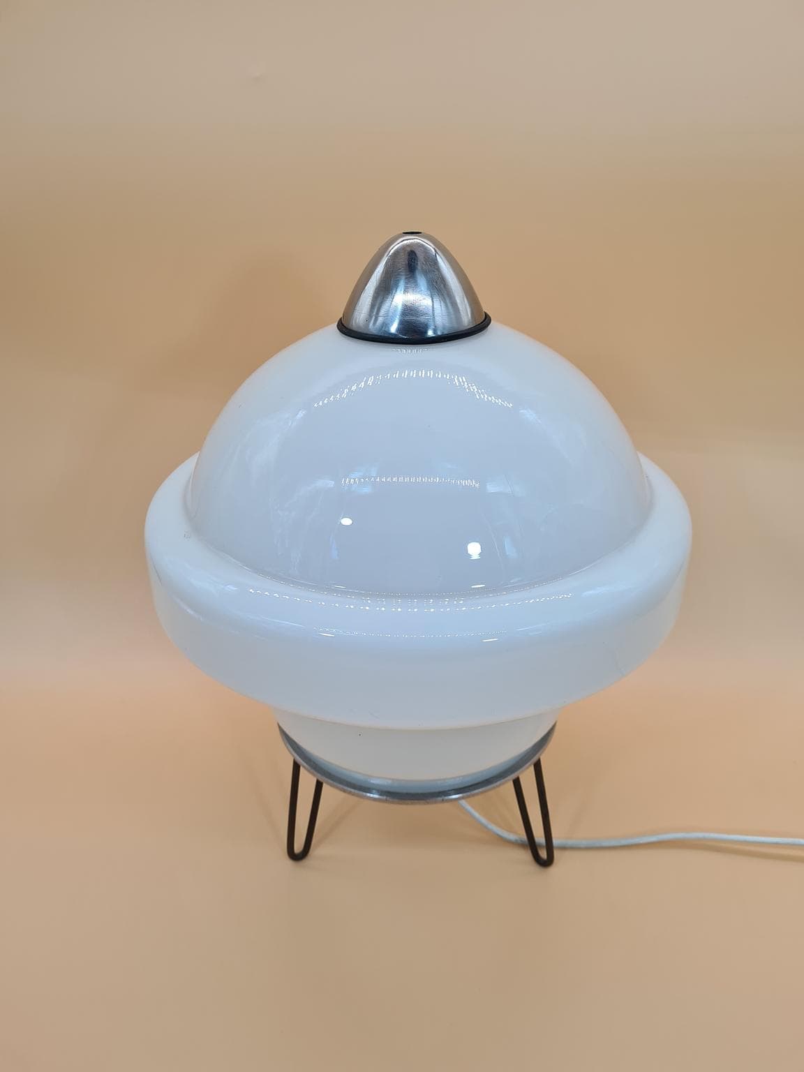 Lampa stołowa Space Age, szkło opalowe białe, metal chrom, Europa, lata 70. - 273841