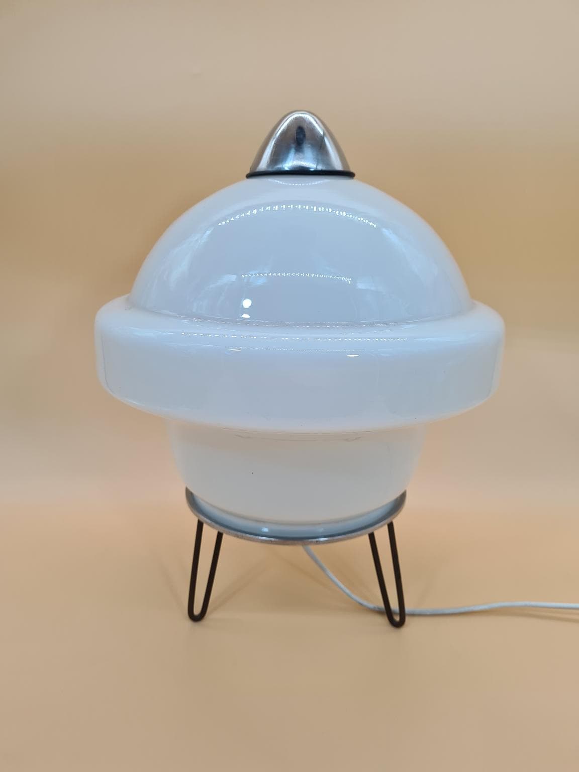 Lampa stołowa Space Age, szkło opalowe białe, metal chrom, Europa, lata 70. - 273840