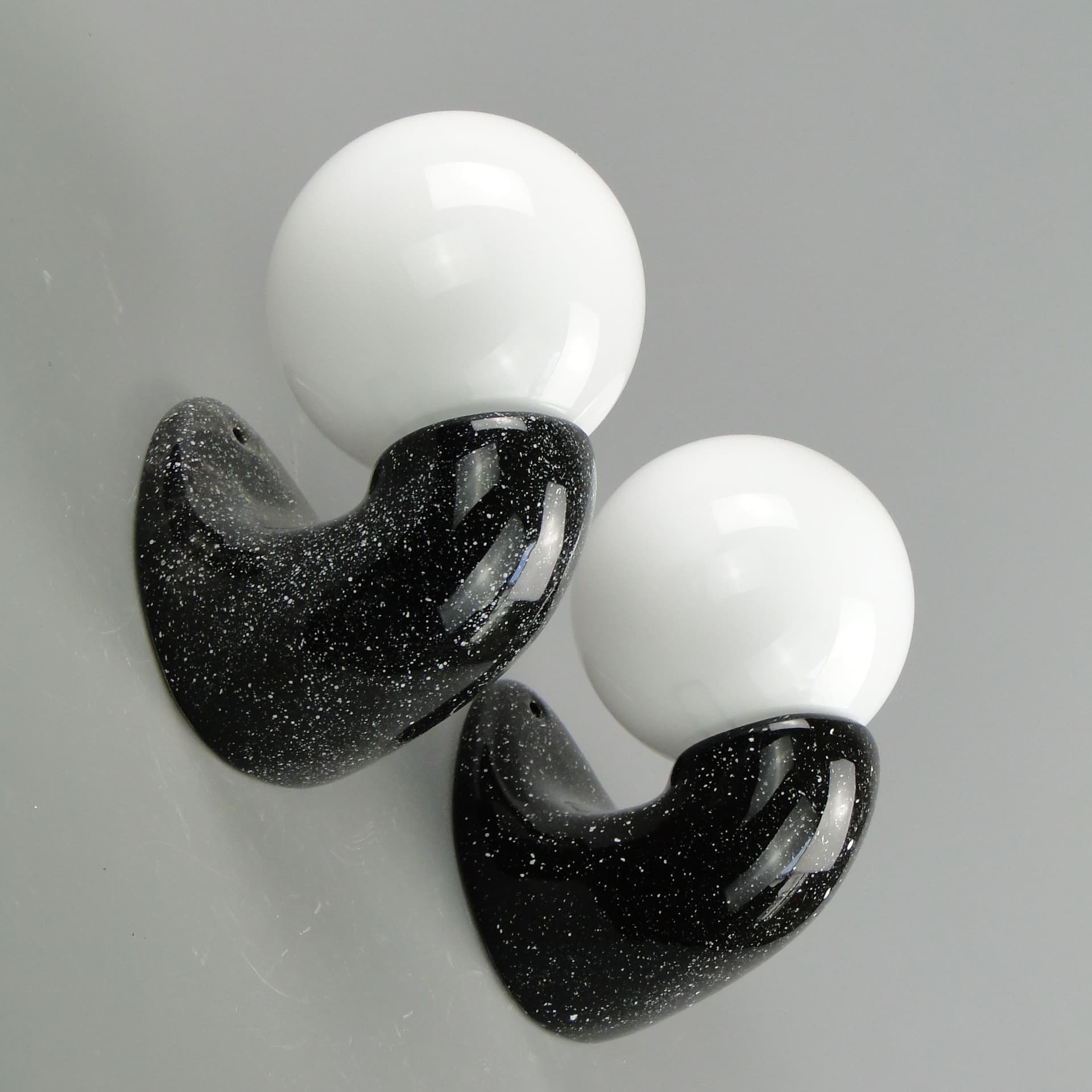 Para kinkietów Space Age, ceramika czarna, Polska, lata 70. - 2076