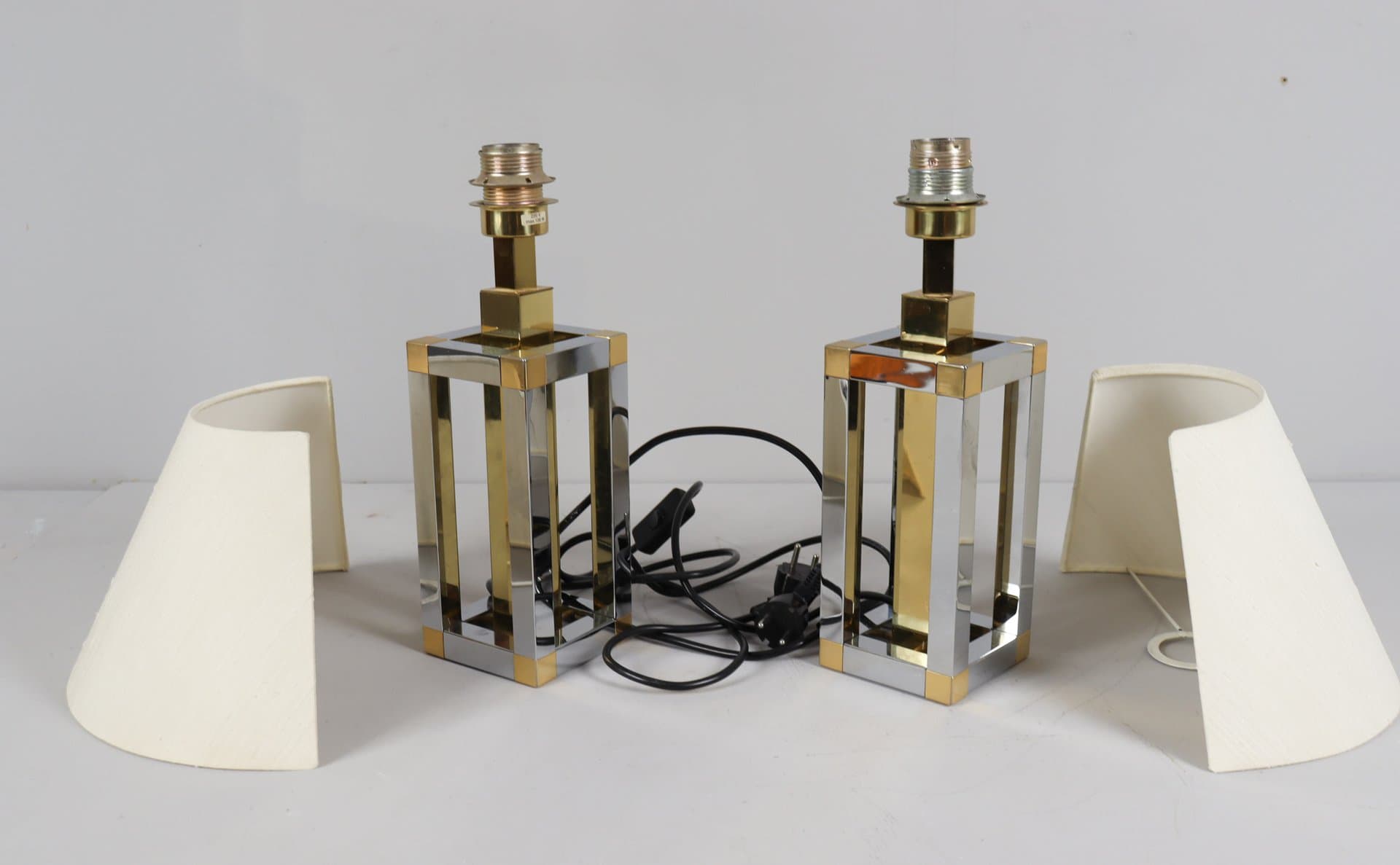 Para lamp stołowych Hollywood Regency, chrom srebrny, mosiądz złoty, bawełna biała, proj. S. Devidts, Niemcy, lata 80. - 276115