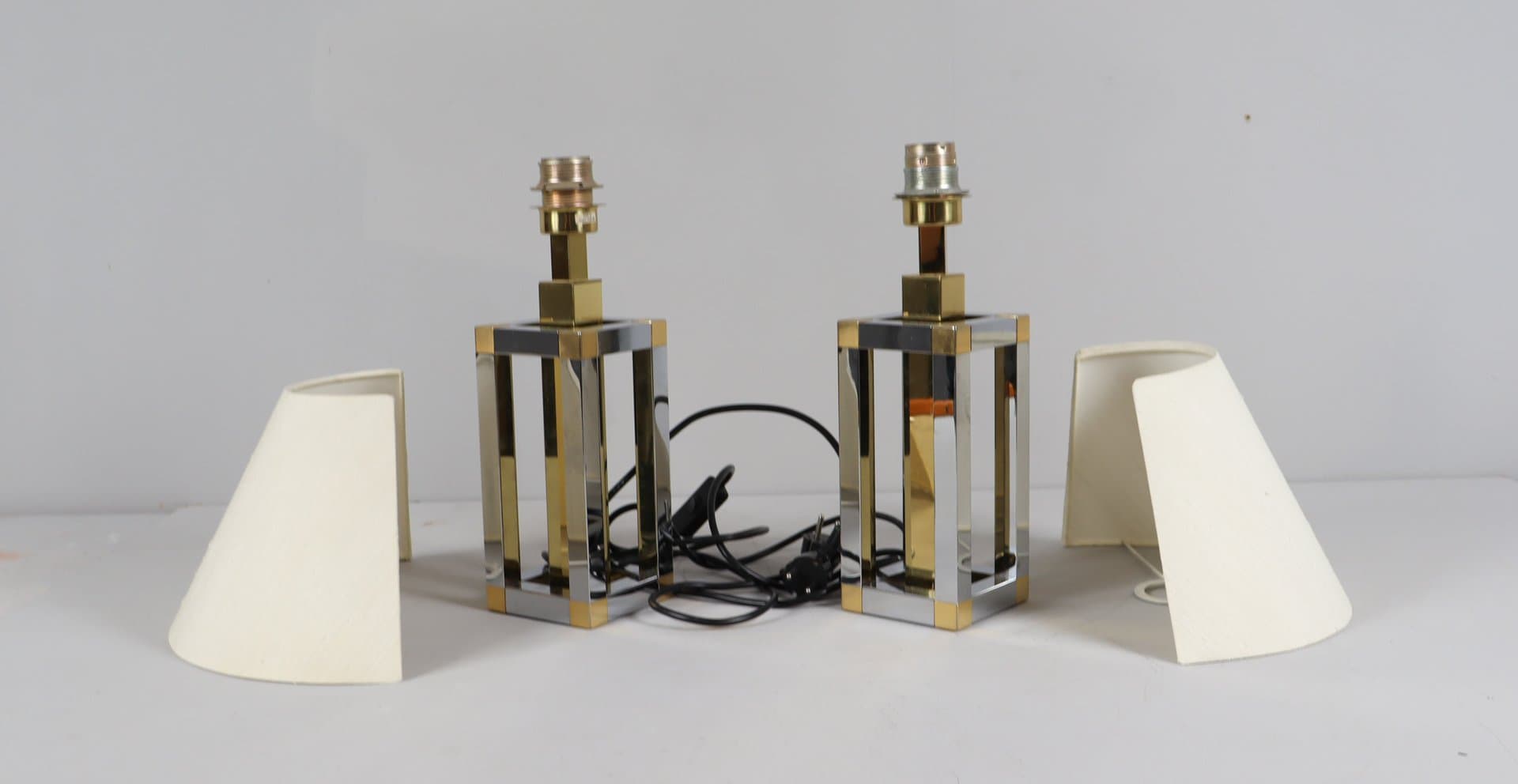 Para lamp stołowych Hollywood Regency, chrom srebrny, mosiądz złoty, bawełna biała, proj. S. Devidts, Niemcy, lata 80. - 276119