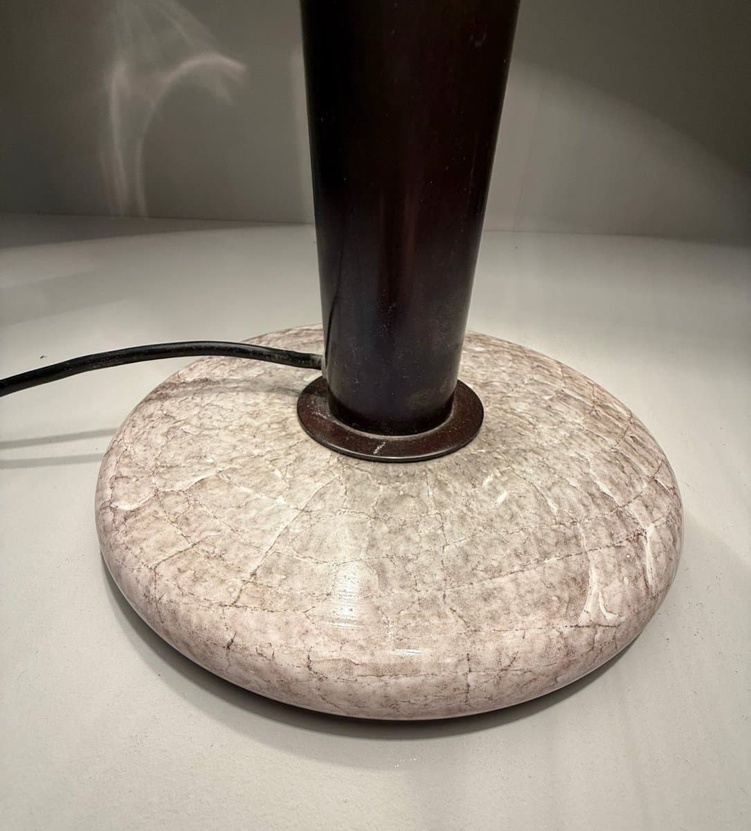 Lampa stołowa Model 832 Mushroom, szkło beżowy, marmur beżowy, mosiądz brązowy, proj. L. Diaz De Santillana, Venini, Włochy, lata 60. - 275958