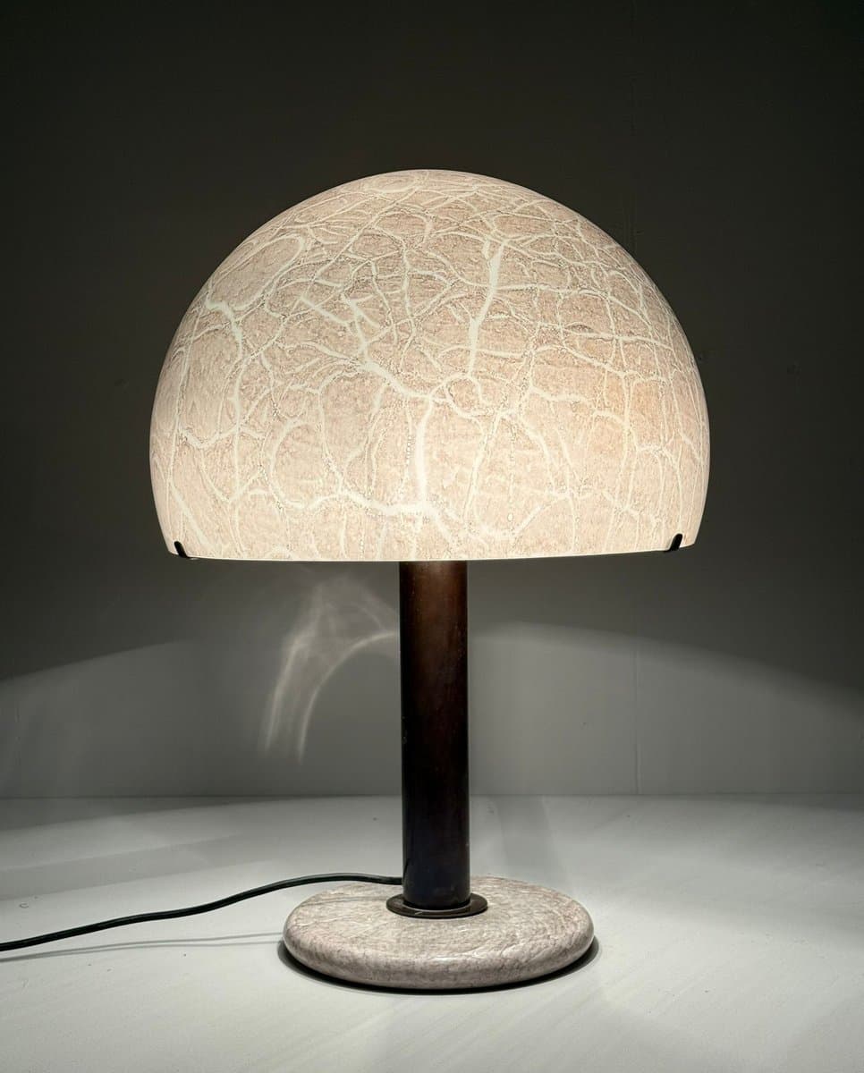 Lampa stołowa Model 832 Mushroom, szkło beżowy, marmur beżowy, mosiądz brązowy, proj. L. Diaz De Santillana, Venini, Włochy, lata 60. - 275951