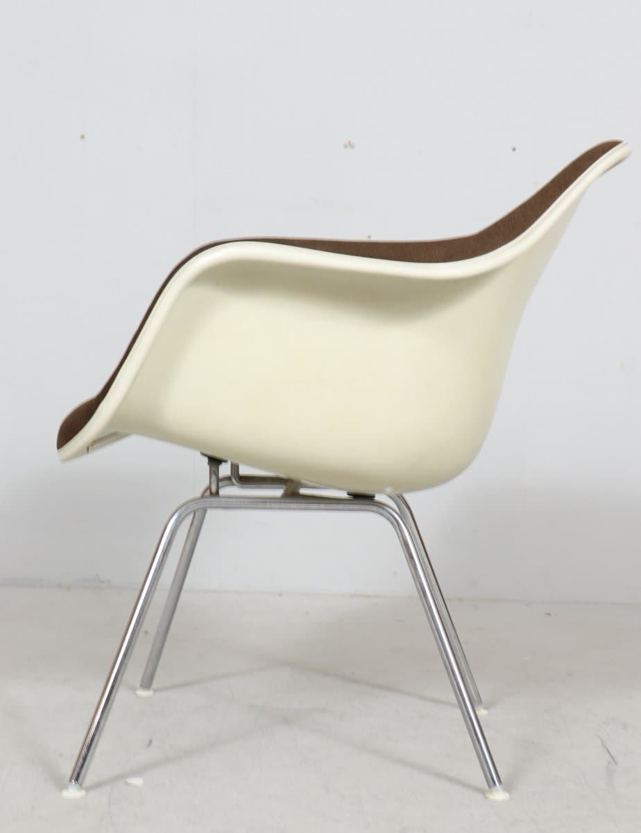 Zestaw foteli Dax, tkanina brązowa, włókno szklane, chrom, proj. C. & R. Eames, Vitra, Szwajcaria, lata 70. - 275847