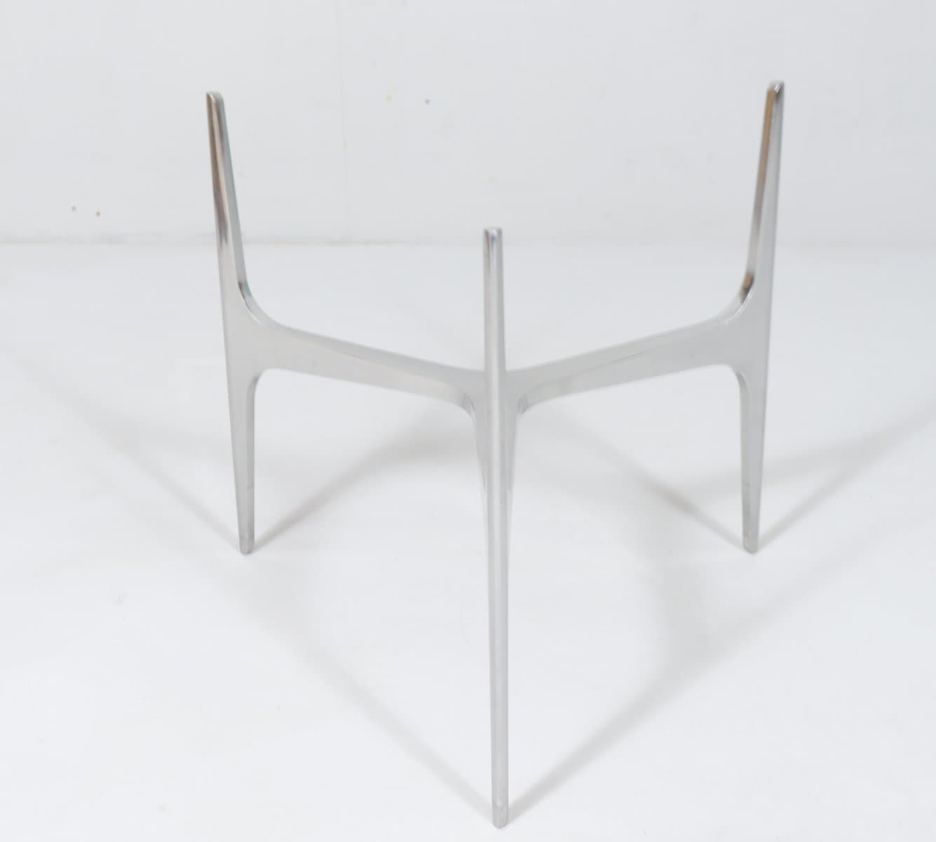 Stolik kawowy, aluminium srebrny, szkło przezroczyste, proj. K. Hesterberg, Ronald Schmitt, Niemcy, lata 70. - 276886