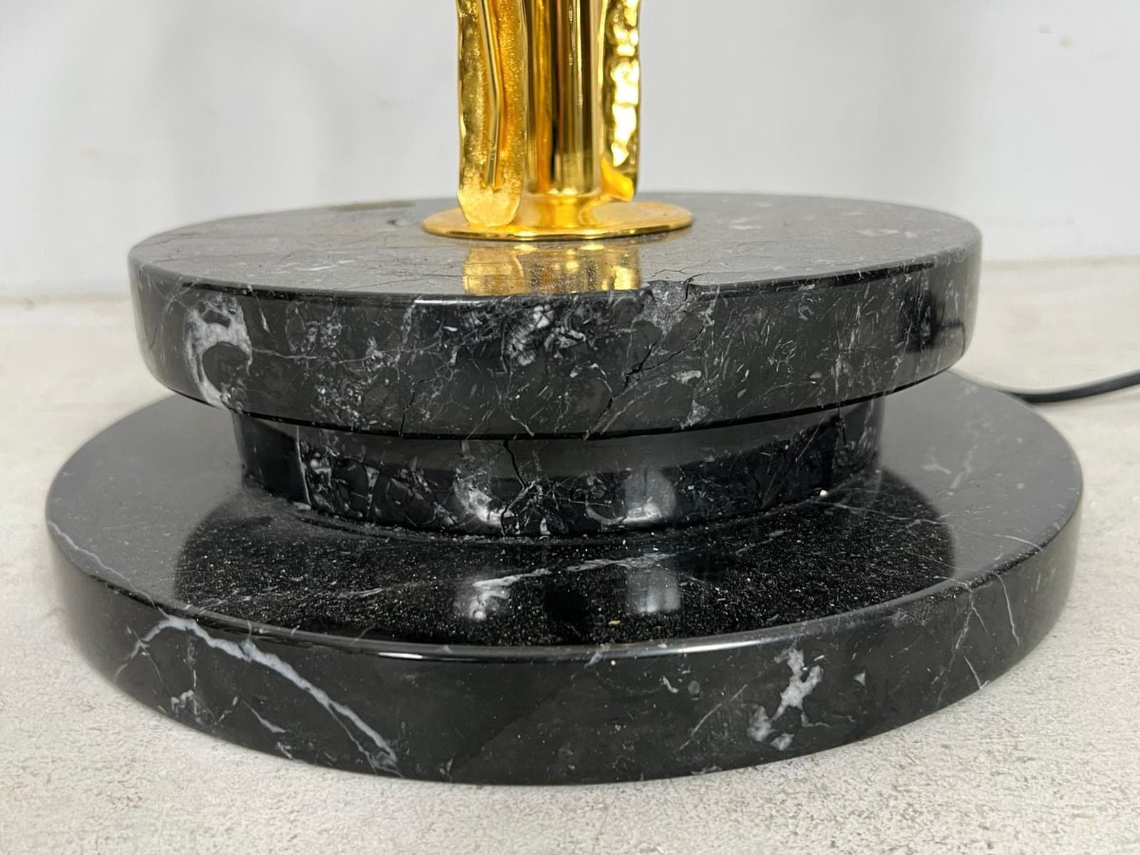 Lampa podłogowa Hollywood Regency, mosiądz złoty, marmur czarny, proj. L. Galeotti, Włochy, lata 80. - 276812