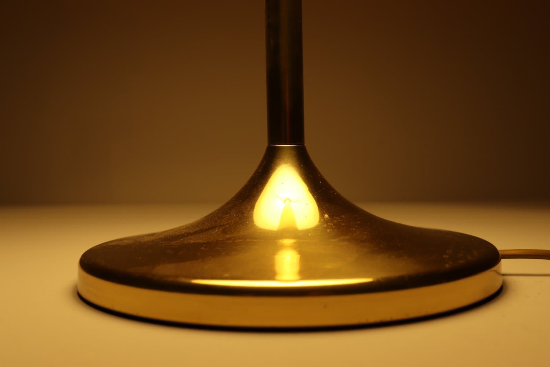 Lampa stołowa Mushroom, pomarańczowy, szkło, mosiądz, Peill & Putzler, Niemcy, lata 70. - 276649