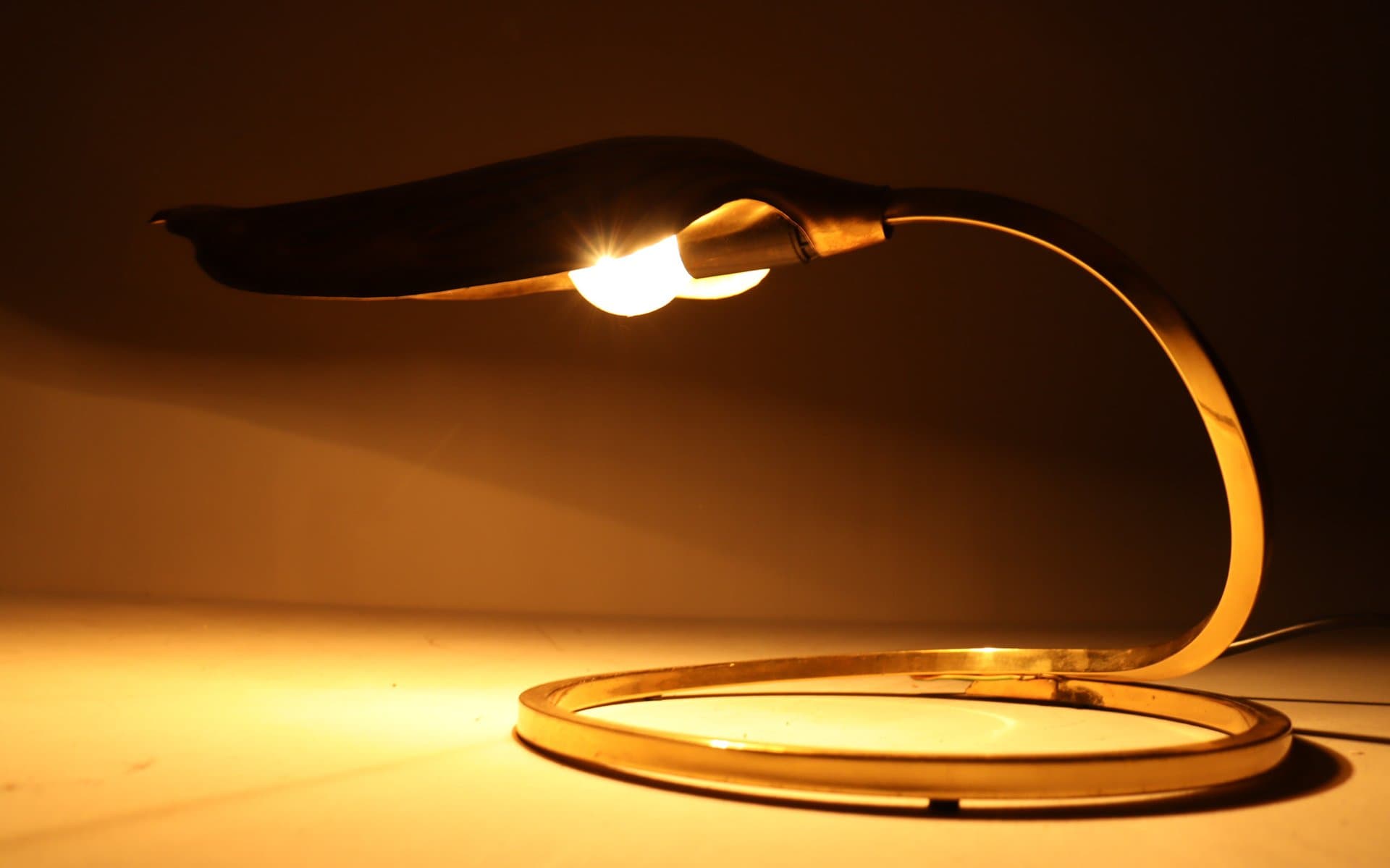 Lampa stołowa, złoty, mosiądz, proj. T. Barbi, Włochy, lata 70. - 276633