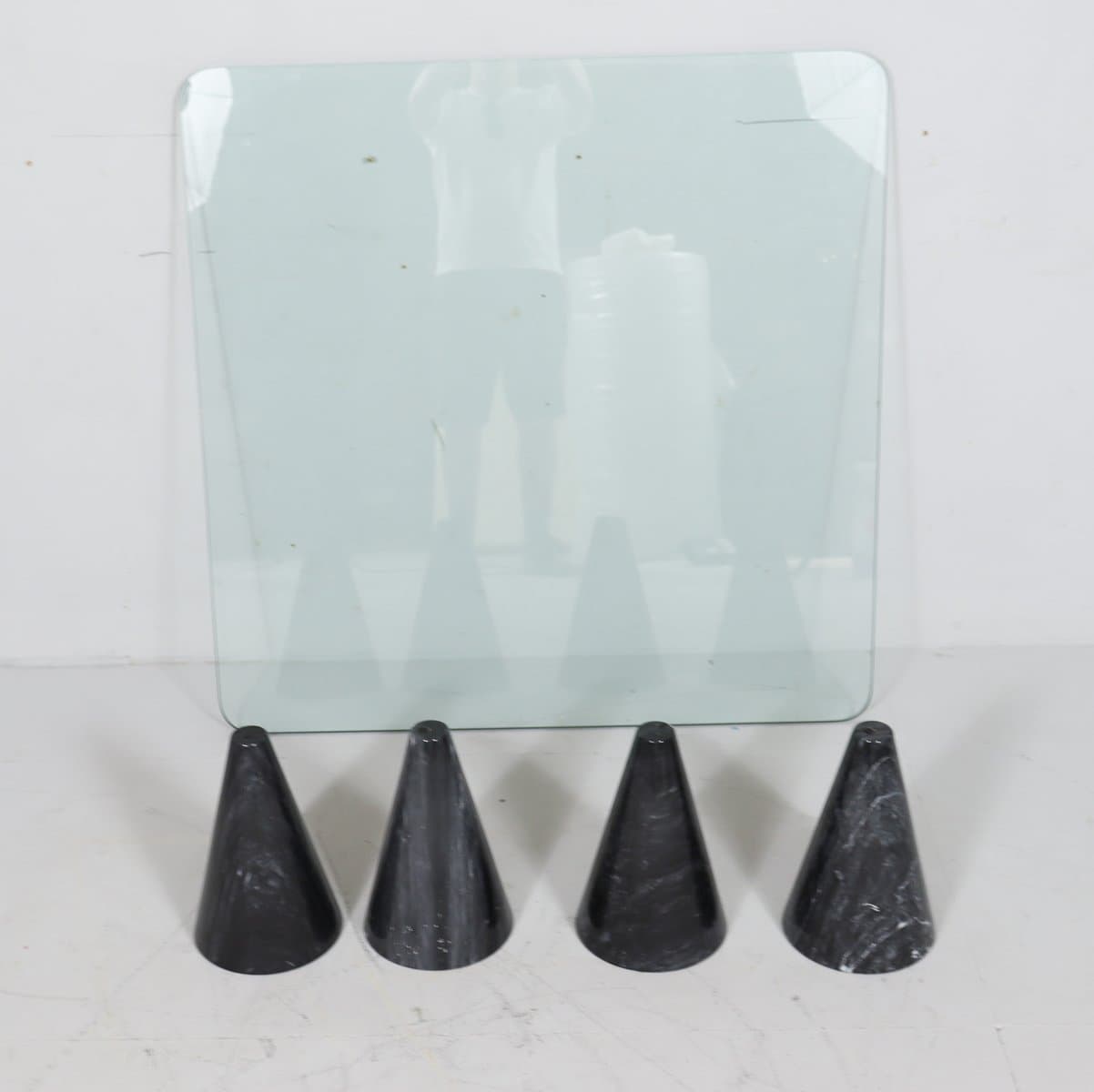 Stolik kawowy, marmur czarny, szkło przezroczyste, Włochy, lata 80. - 276536