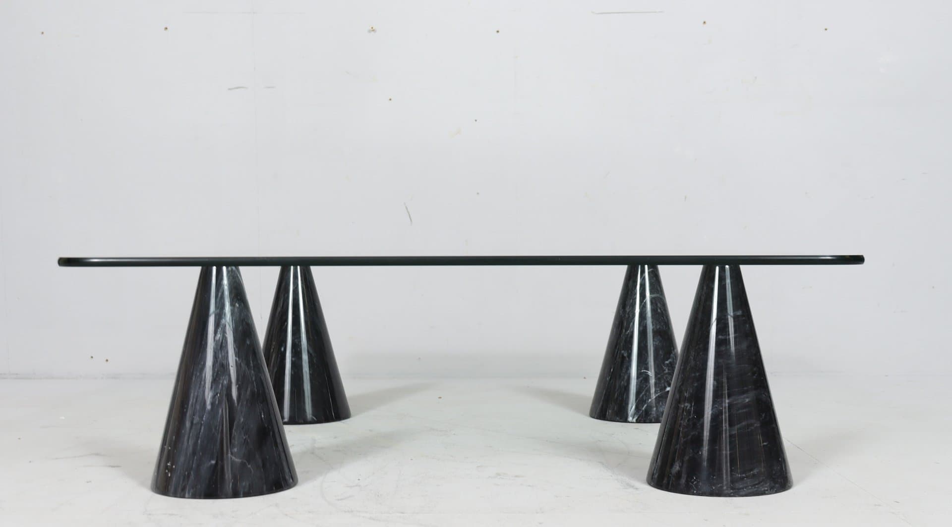 Stolik kawowy, marmur czarny, szkło przezroczyste, Włochy, lata 80. - 276532