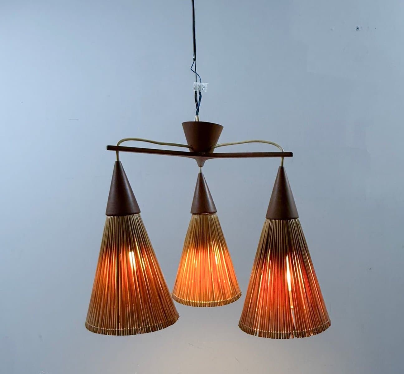 Lampa sufitowa, Space Age, teak brązowy, rattan miodowy, Dania, lata 70. - 277155