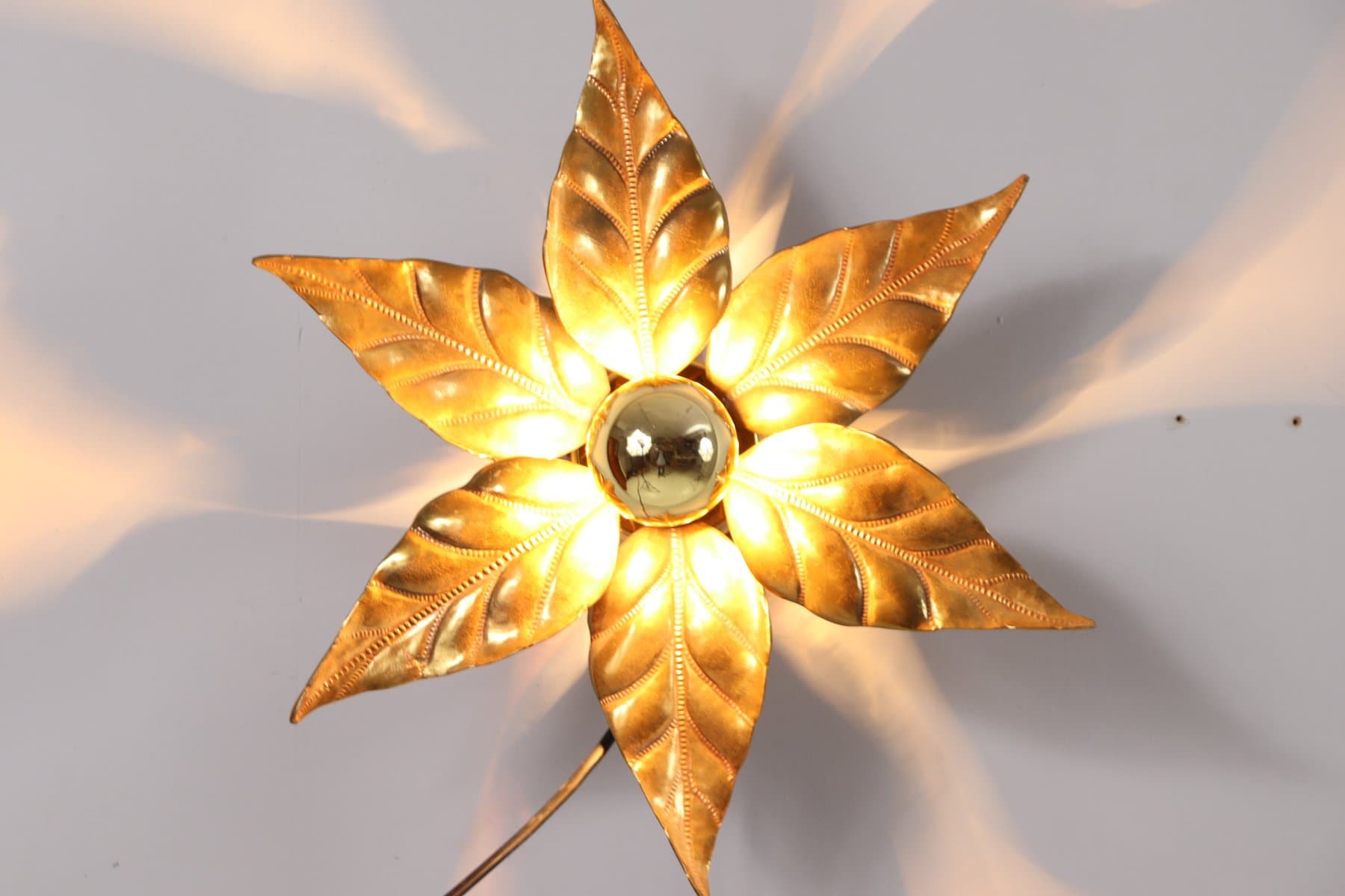 Para kinkietów Hollywood Regency, złoty, mosiądz, proj. W. Daro, Belgia, lata 70. - 276977