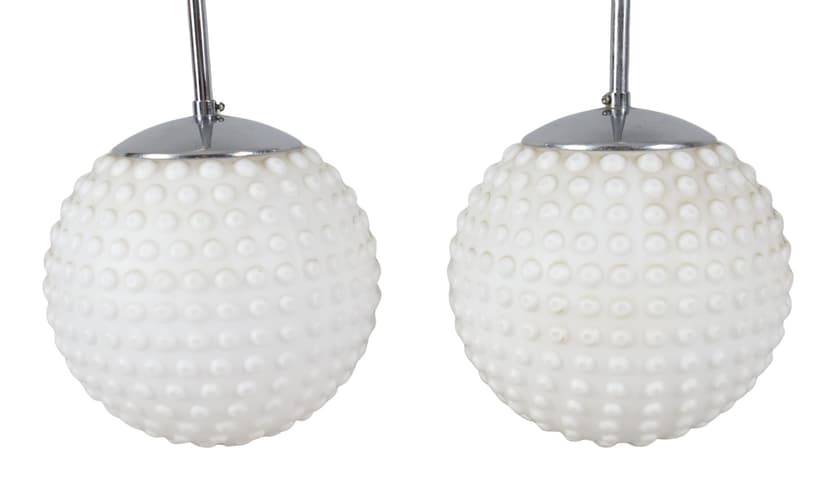 Para lamp sufitowych Space Age Bubble, szkło opalowe białe, metal chromowany srebrny, proj. R. Krüger, Staff Leuchten, Niemcy, lata 70.