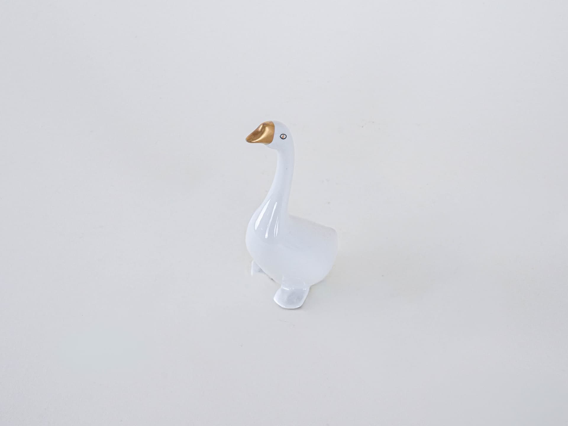 Figurka gęś, biała porcelana, Holloháza, Węgry, lata 60. - 277239