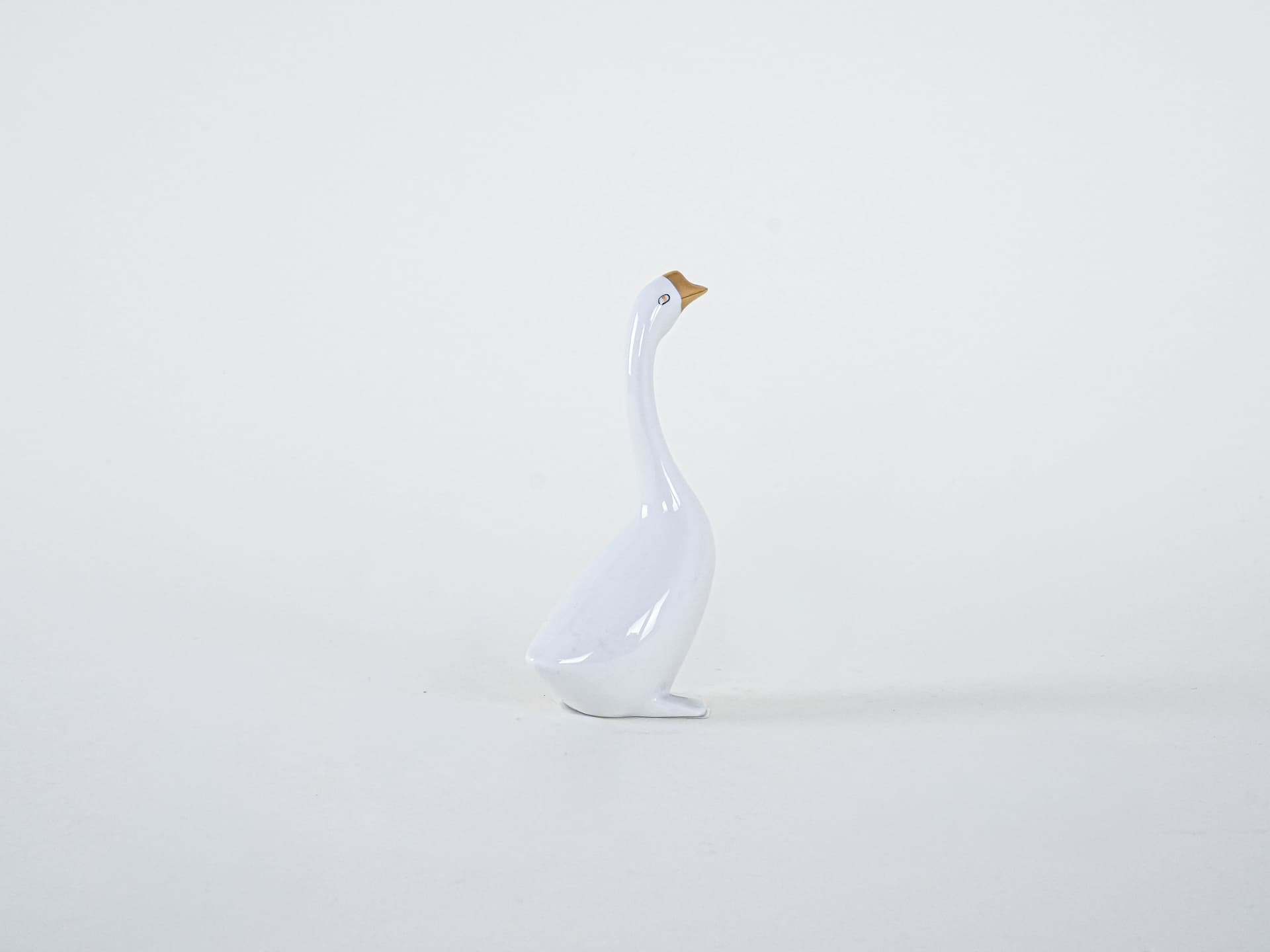 Figurka gęś, biała porcelana, Holloháza, Węgry, lata 60. - 277236