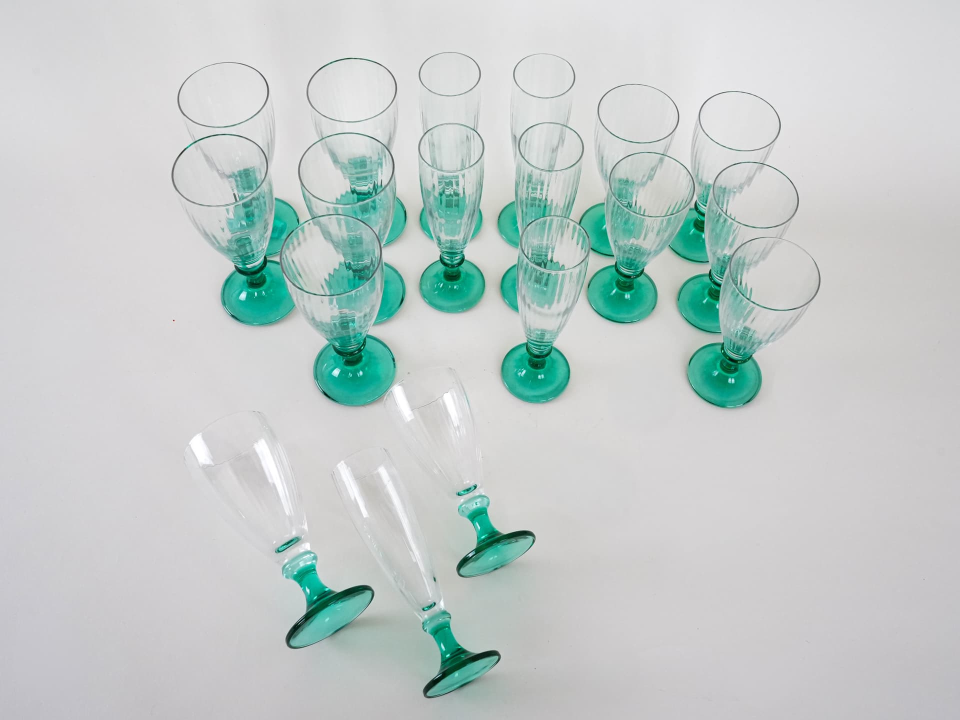 Zestaw kieliszków do wina i szampana, szkło przezroczyste i zielone, Włochy, lata 70. - 277288