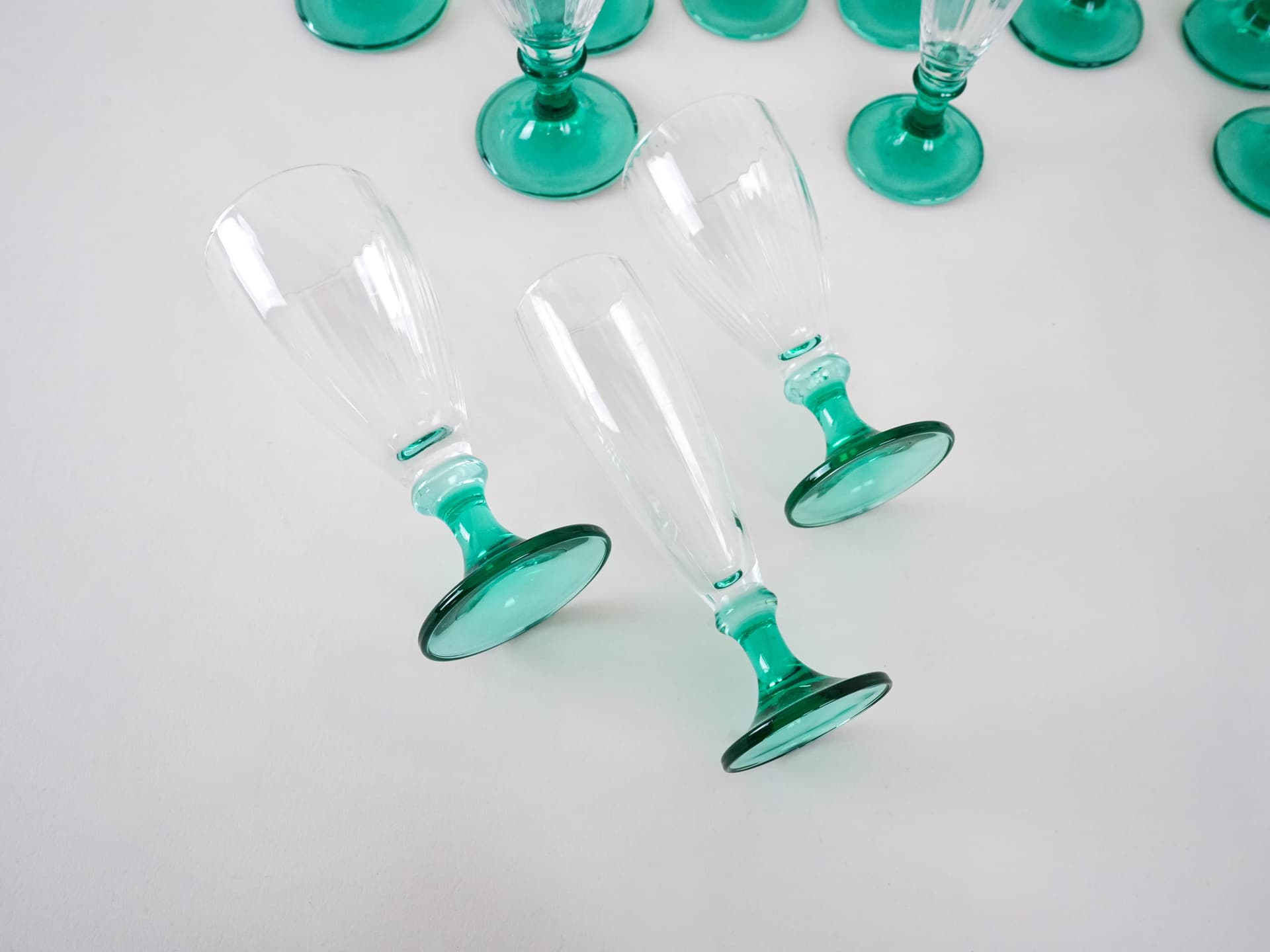 Zestaw kieliszków do wina i szampana, szkło przezroczyste i zielone, Włochy, lata 70. - 277289