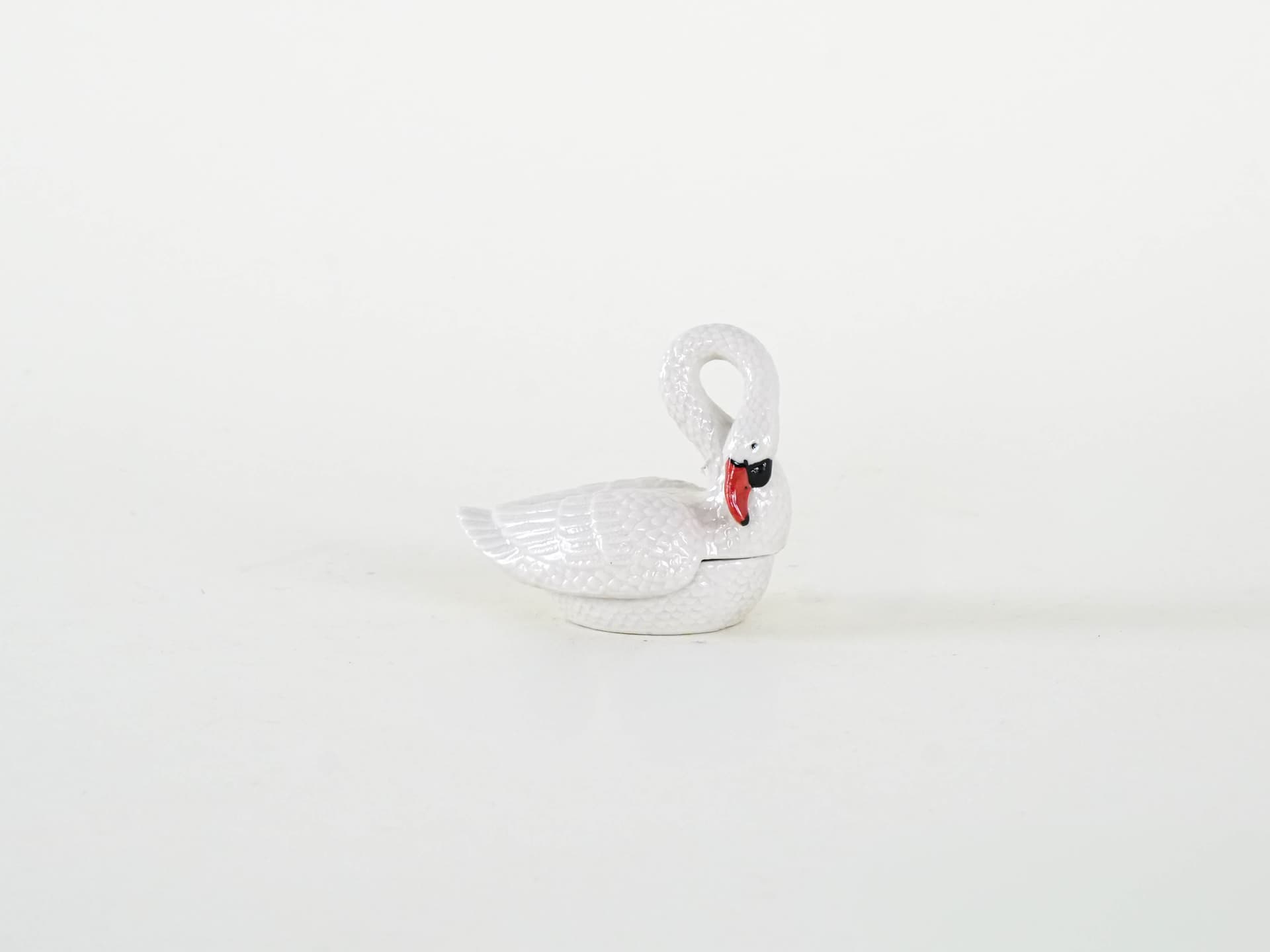 Szkatułka łabędź, porcelana biała, lata 60. - 277342