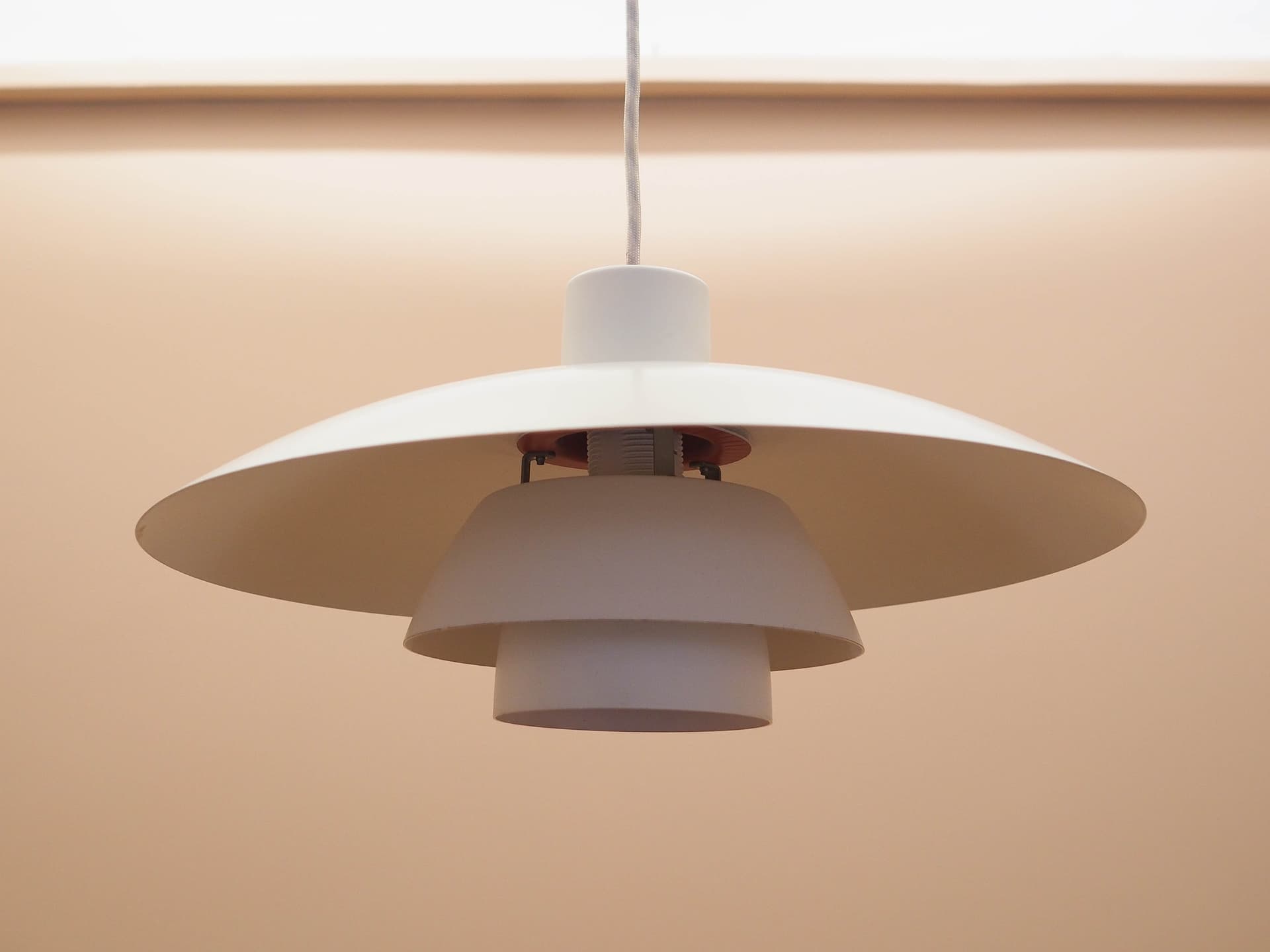 Lampa wisząca PH 4/3, biały, metal, proj. P. Henningsen, Louis Poulsen, Dania, lata 60. - 277414