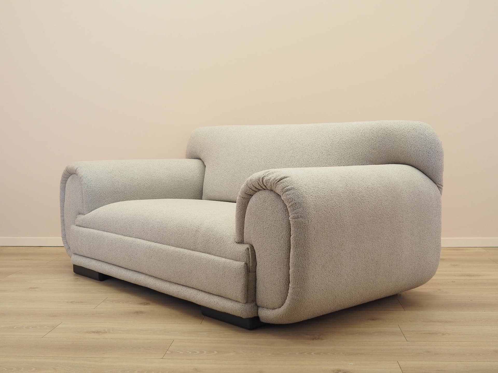 Sofa dwuosobowa, bouclé beż, drewno czarne, Włochy, lata 70. - 277540