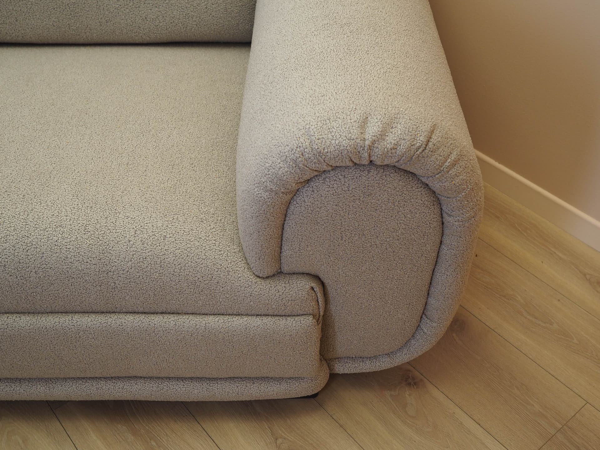 Sofa dwuosobowa, bouclé beż, drewno czarne, Włochy, lata 70. - 277548