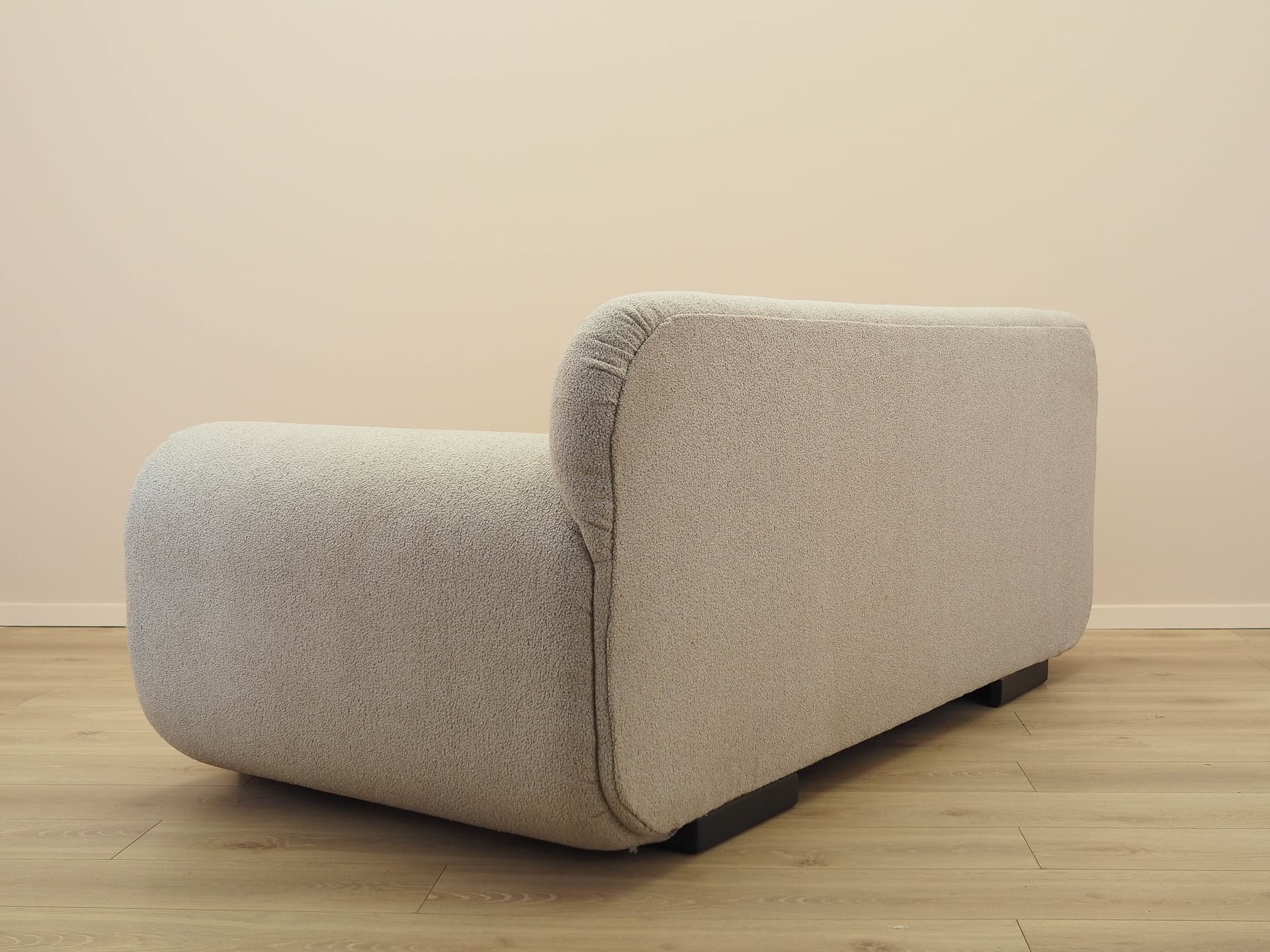 Sofa dwuosobowa, bouclé beż, drewno czarne, Włochy, lata 70. - 277542