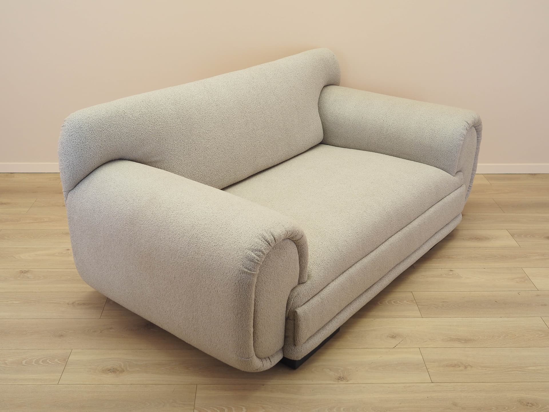 Sofa dwuosobowa, bouclé beż, drewno czarne, Włochy, lata 70. - 277545