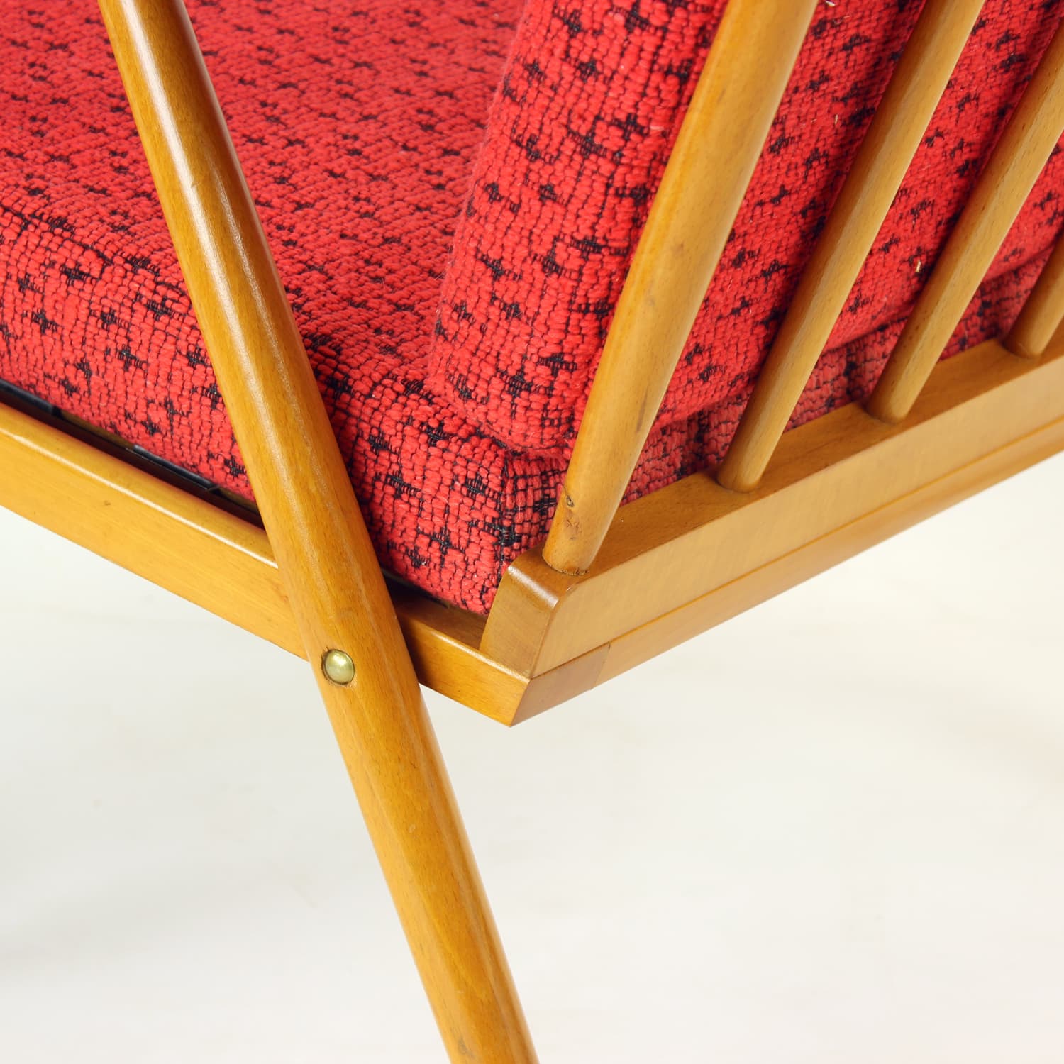 Fotel Boomerang, czerwony, drewno, proj. A. Suman, TON, Czechosłowacja, lata 60. - 277557