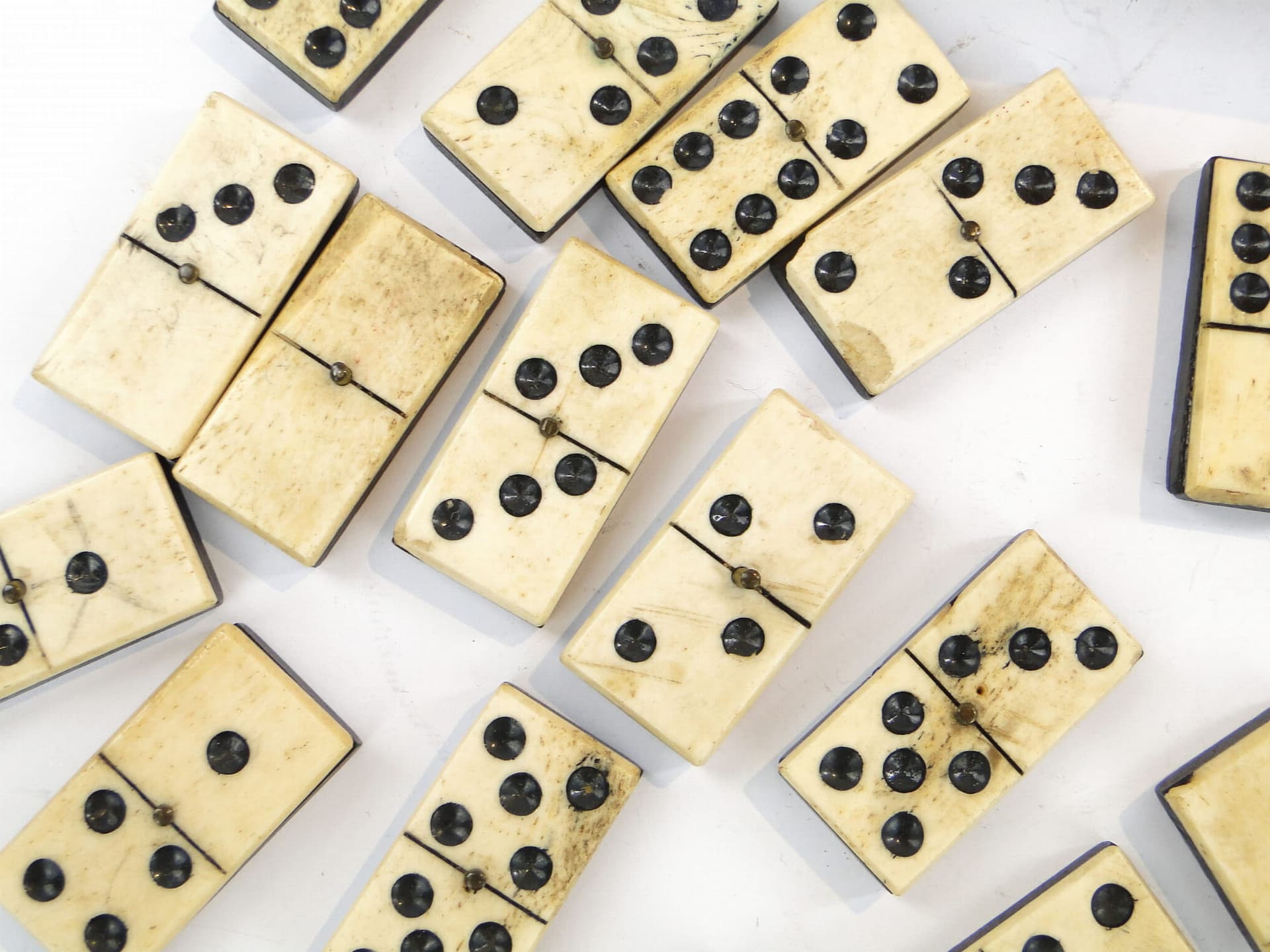 Domino set, brown, ebony bovine bone, Germany, early 20th c. - 277624