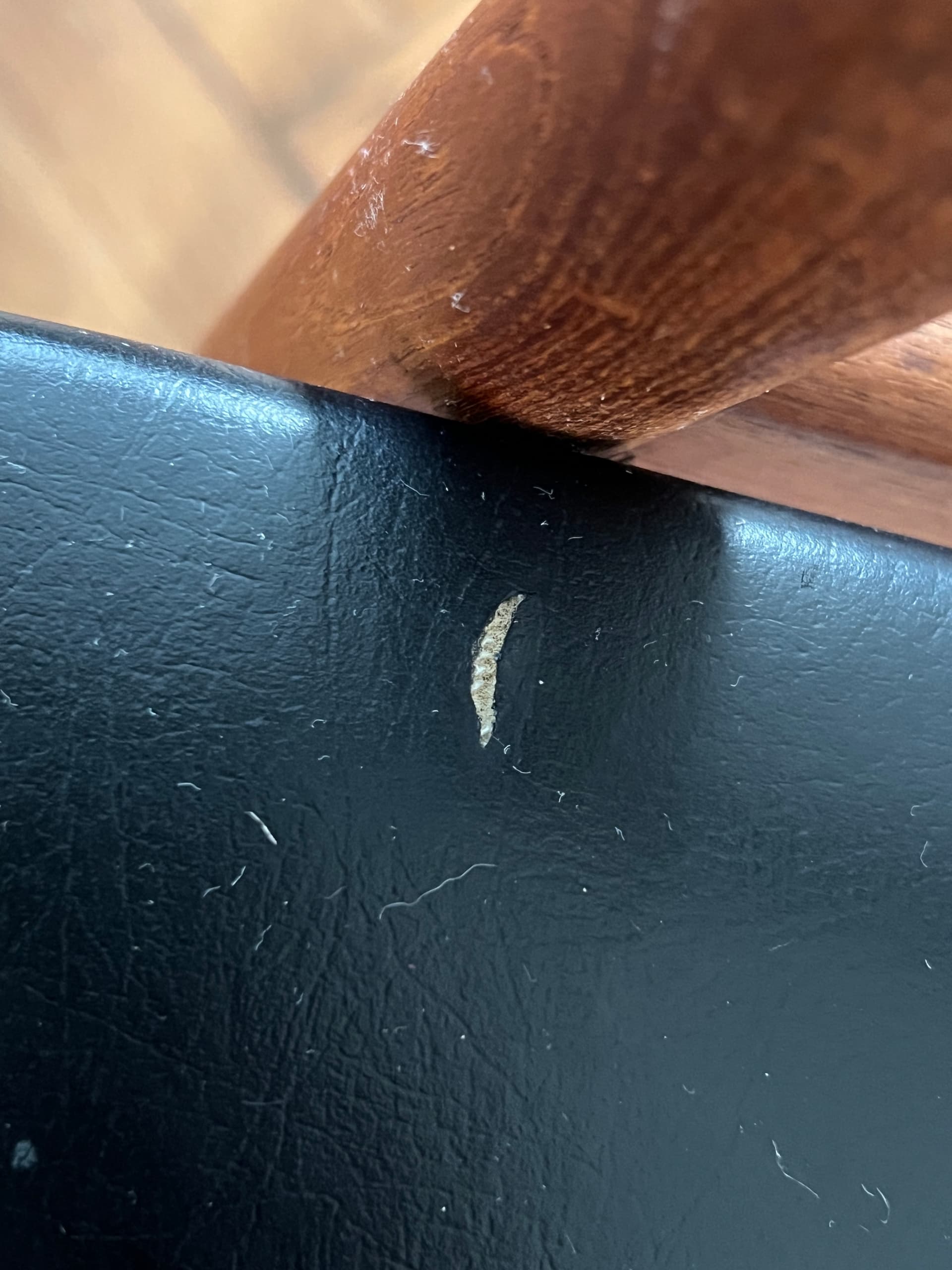 Zestaw czterech krzeseł z podłokietnikami, teak brązowy, skaj czarny, proj. A. Bender Madsen, E. Larsen, Dania, lata 60. - 277777