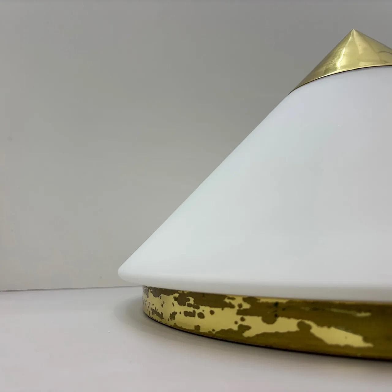 Plafon, szkło opalowe białe, mosiądz złoty, Glashutte Limburg, Niemcy, lata 70. - 20236