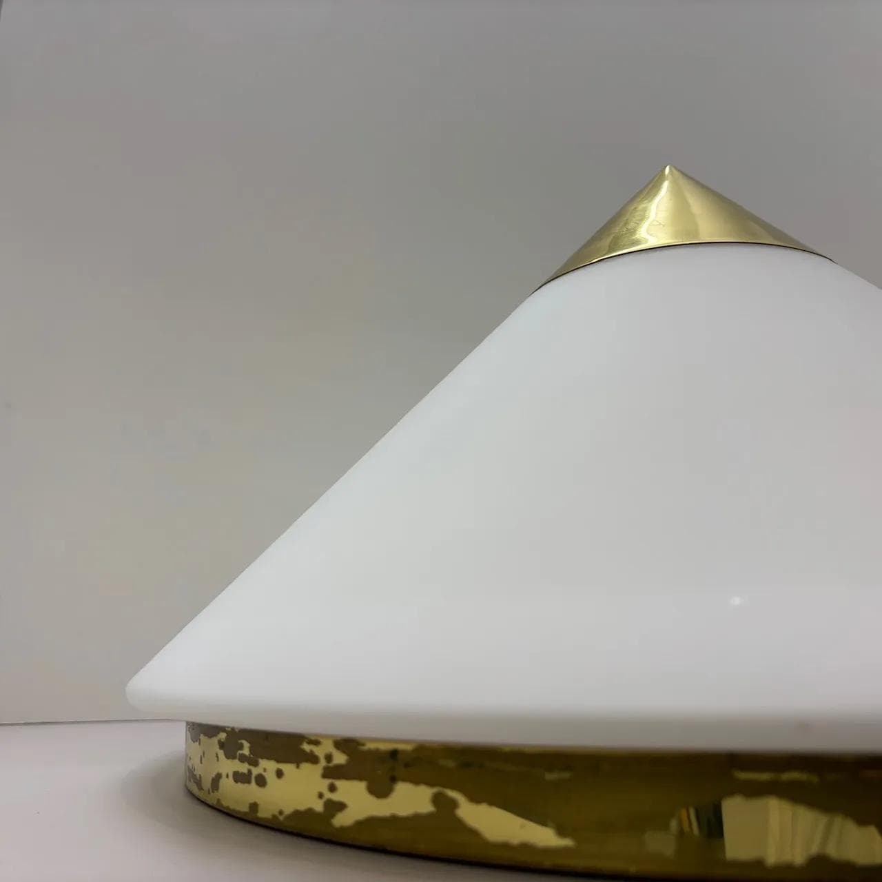 Plafon, szkło opalowe białe, mosiądz złoty, Glashutte Limburg, Niemcy, lata 70. - 20235