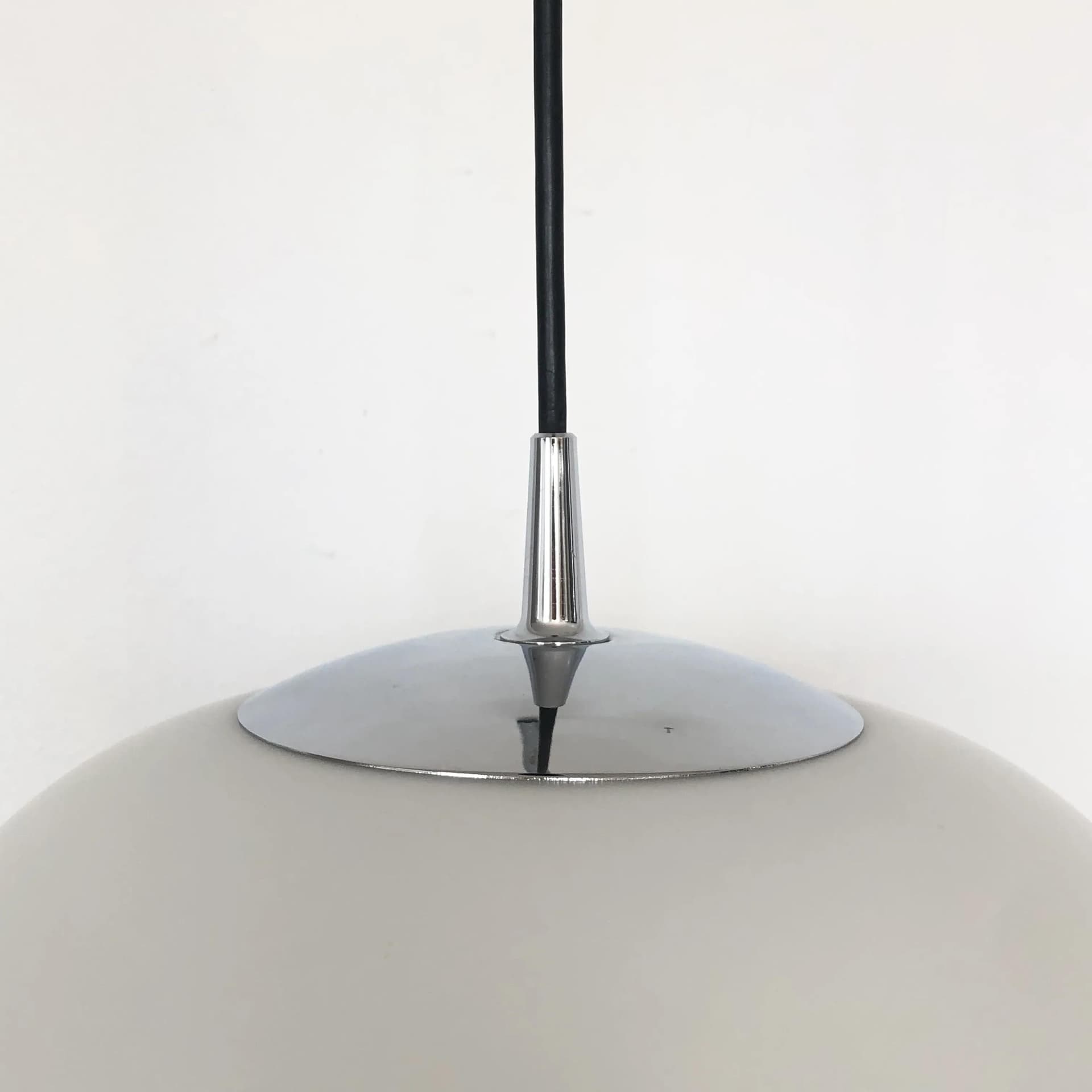 Lampa wisząca Seerose, szkło opalowe białe, stal chromowana, Peill&Putzler, Niemcy, lata 70. - 20220