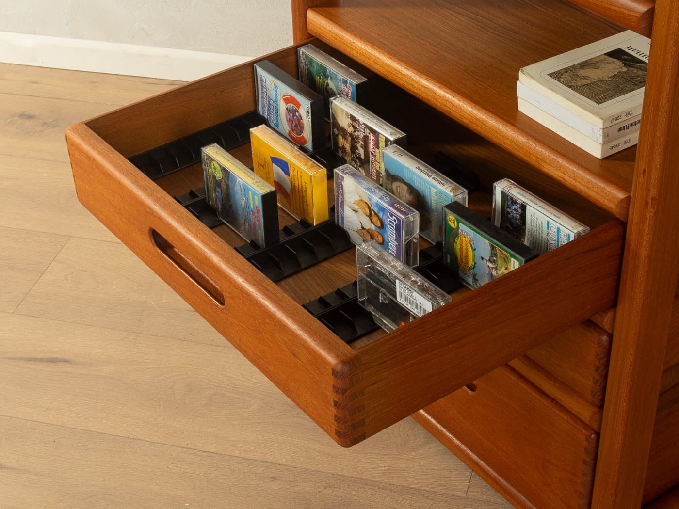 Regał HiFi, brązowy, orzech, Dyrlund, Dania, lata 60. - 281575