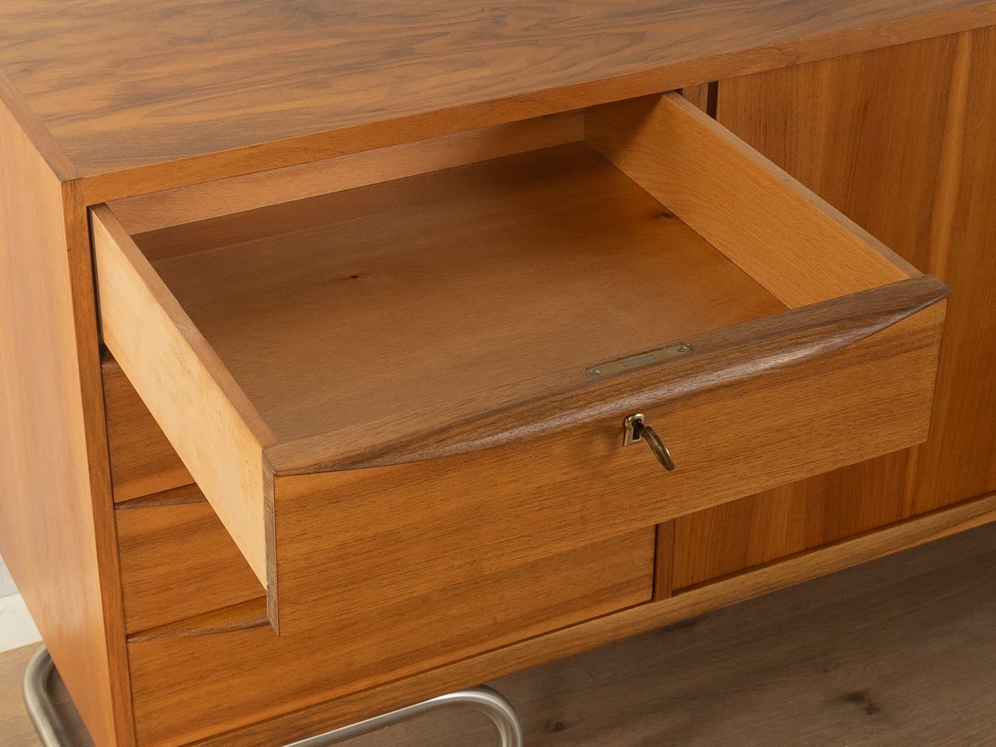 Sideboard Mid-Century, orzech brązowy, stal nierdzewna, Niemcy, lata 50. - 281472