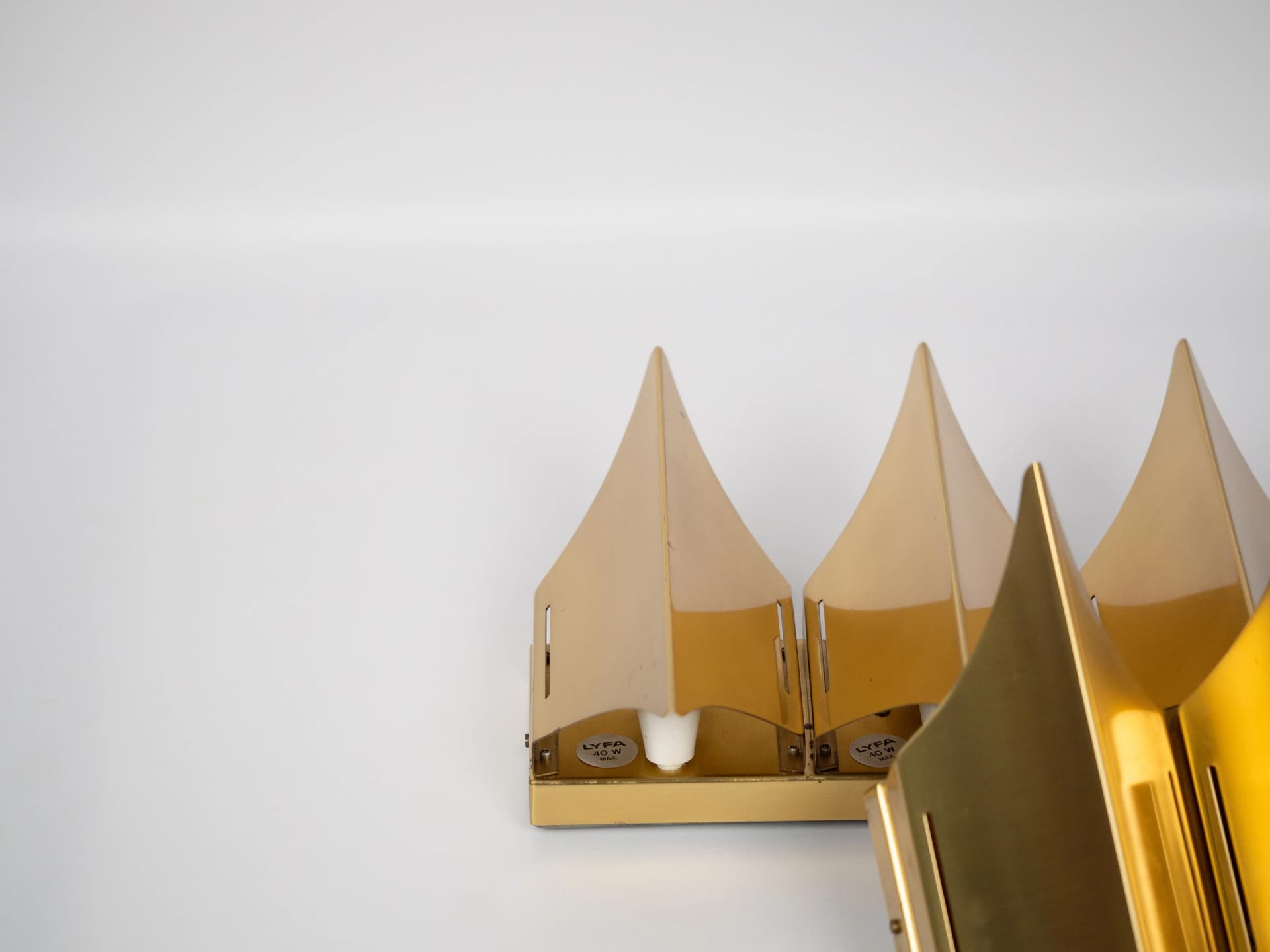 Mosiężne kinkiety Gothic 3, para, proj. B. Karlby dla Lyfa, Dania, lata 60. - 20582