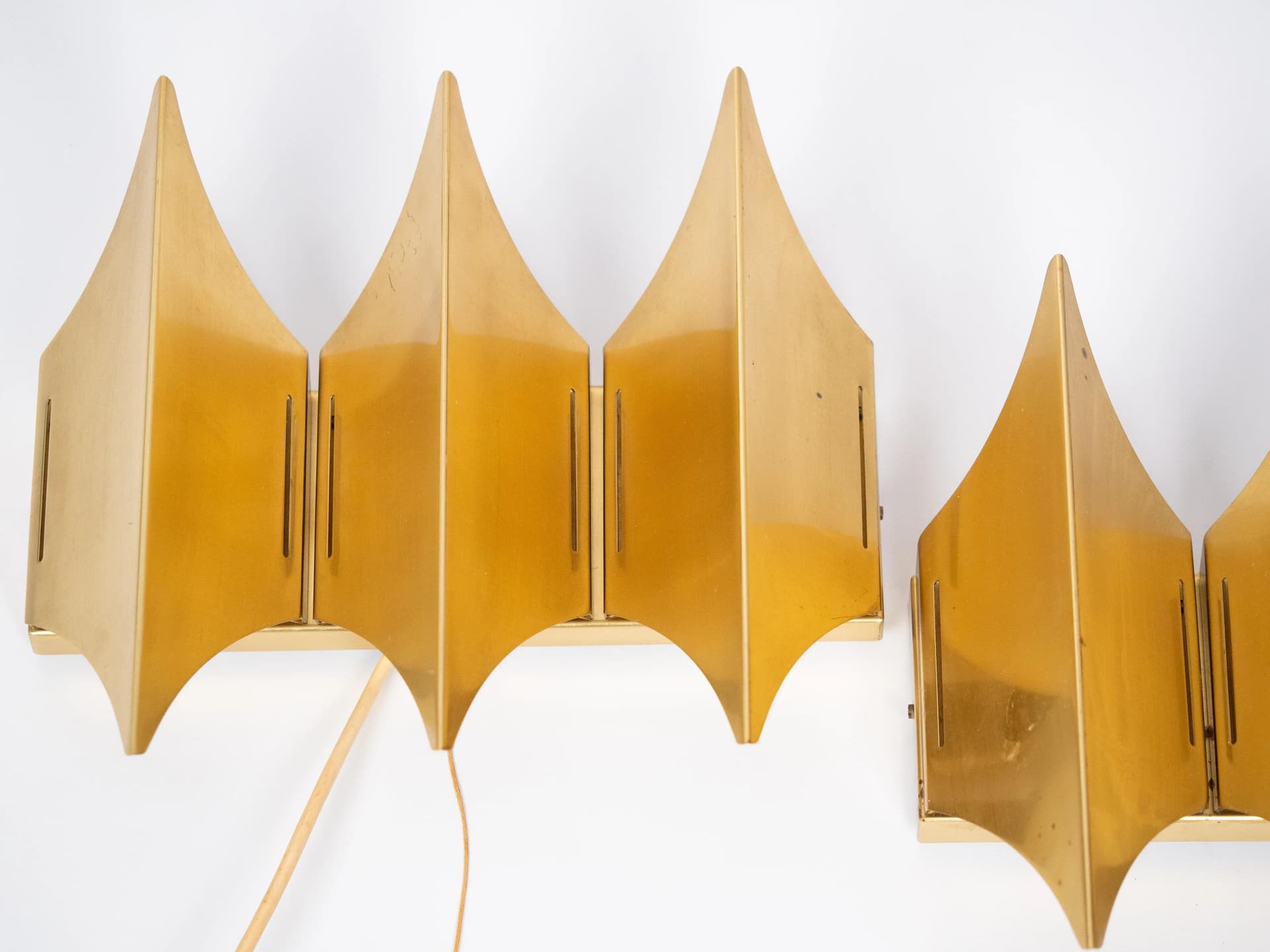 Mosiężne kinkiety Gothic 3, para, proj. B. Karlby dla Lyfa, Dania, lata 60. - 20574