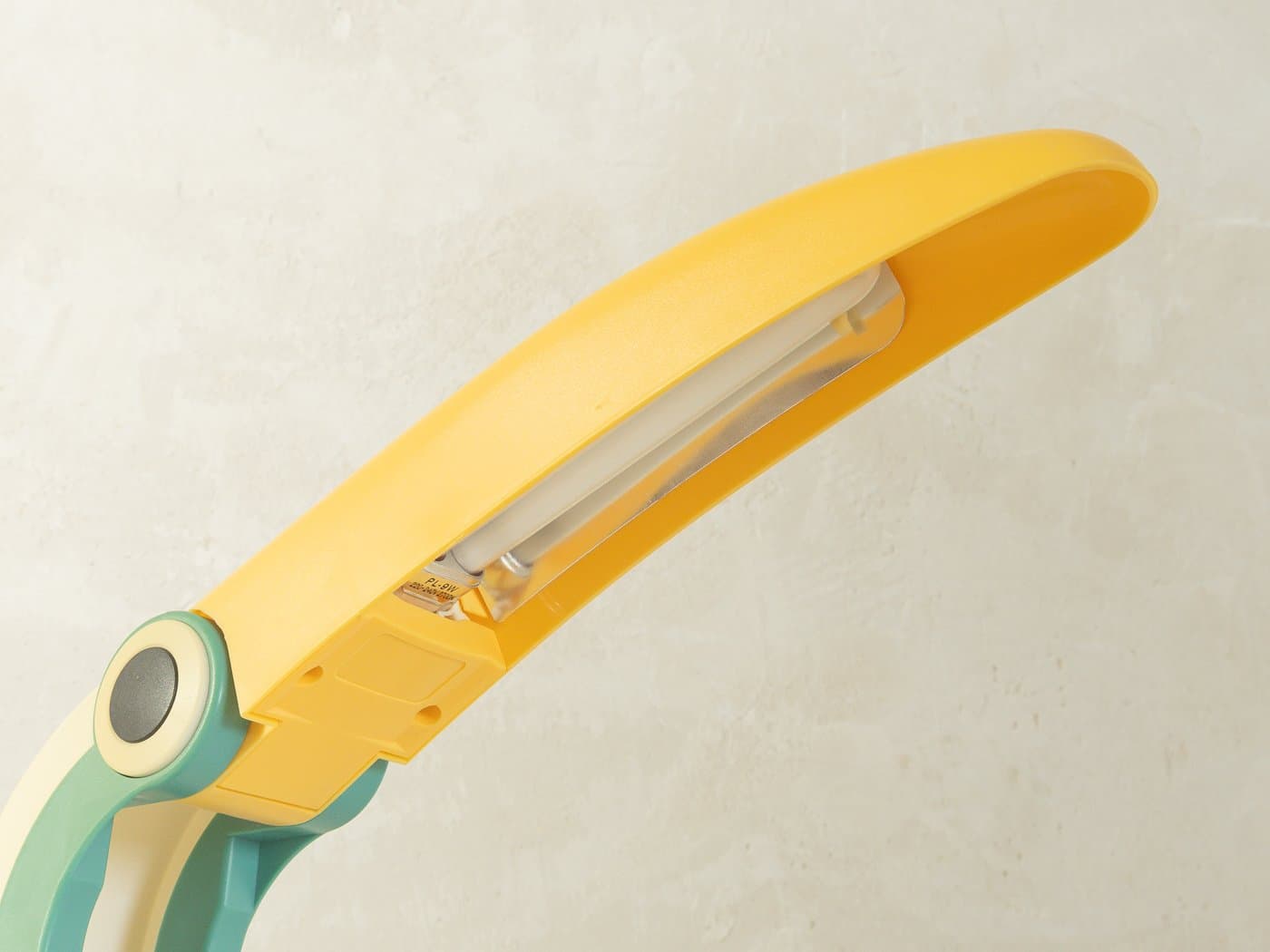 Desk Lamp Toucan, green yellow plastic, by H.T. Huang, Taiwan, 1980s. - 281151