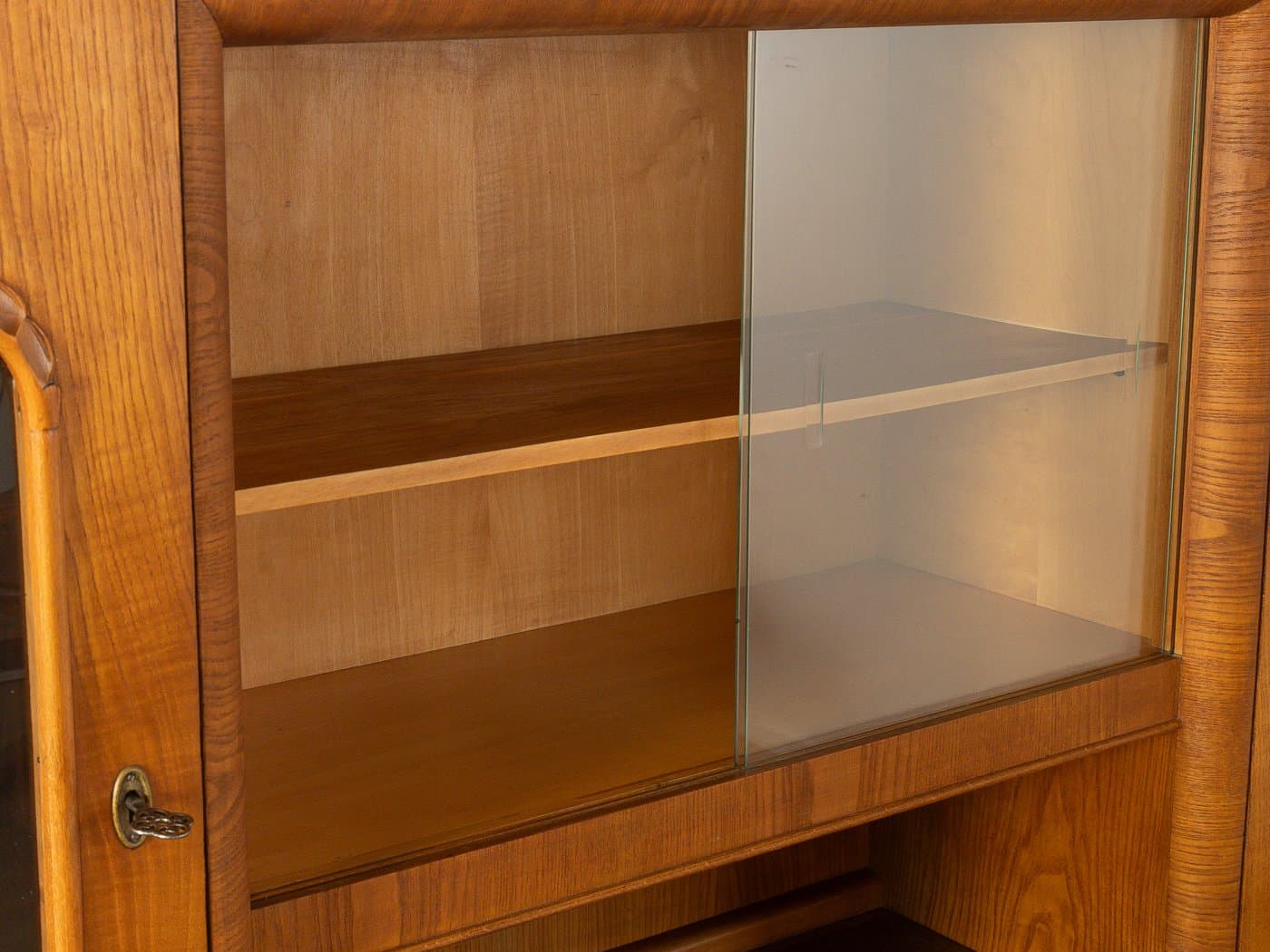 Kredens Art Deco, brązowy, orzech, szkło, porcelana, Niemcy, lata 20. - 280968