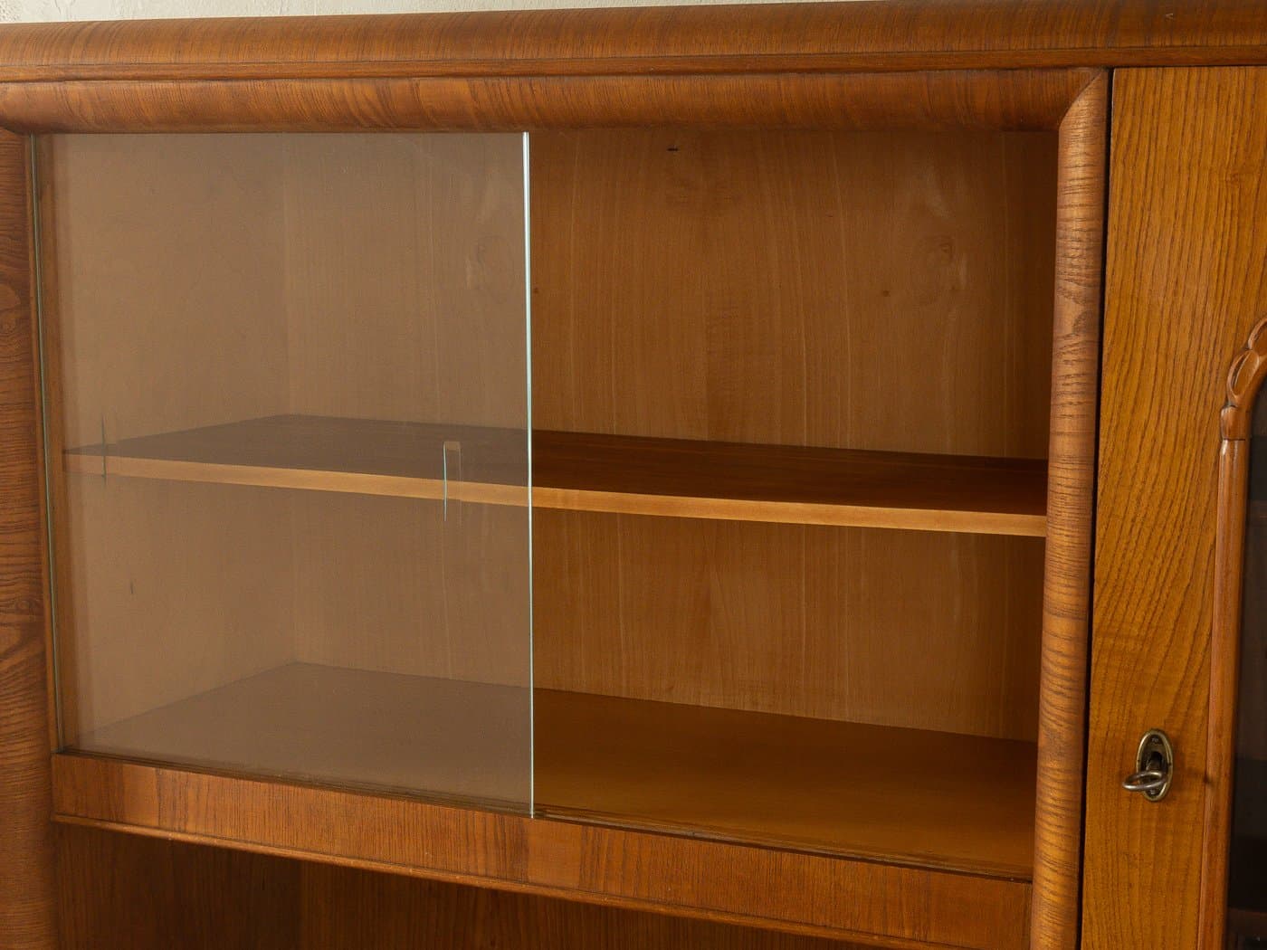 Kredens Art Deco, brązowy, orzech, szkło, porcelana, Niemcy, lata 20. - 280969