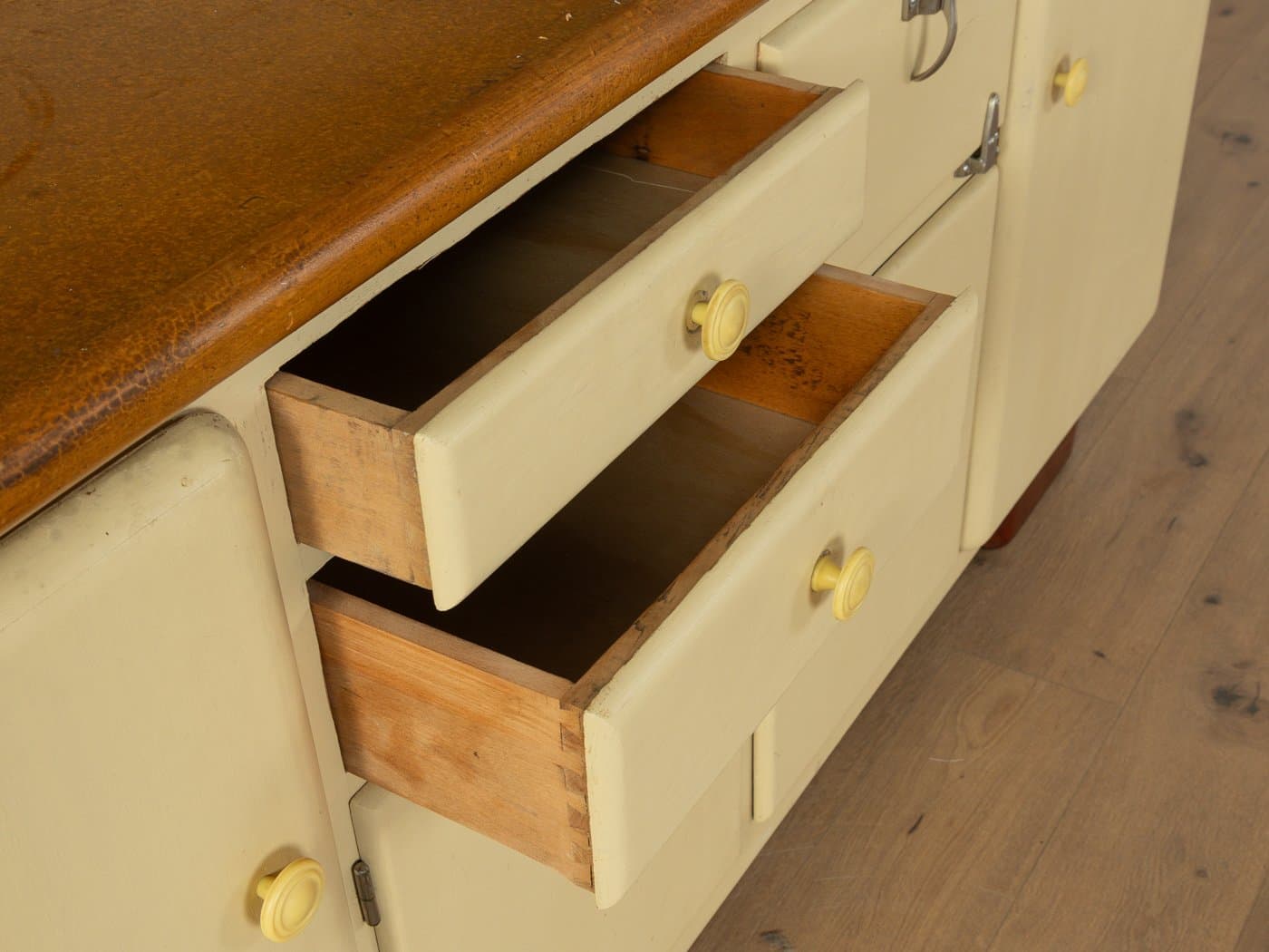 Kredens Art Deco, beżowy, drewno, szkło, porcelana, Niemcy, lata 20. - 280876