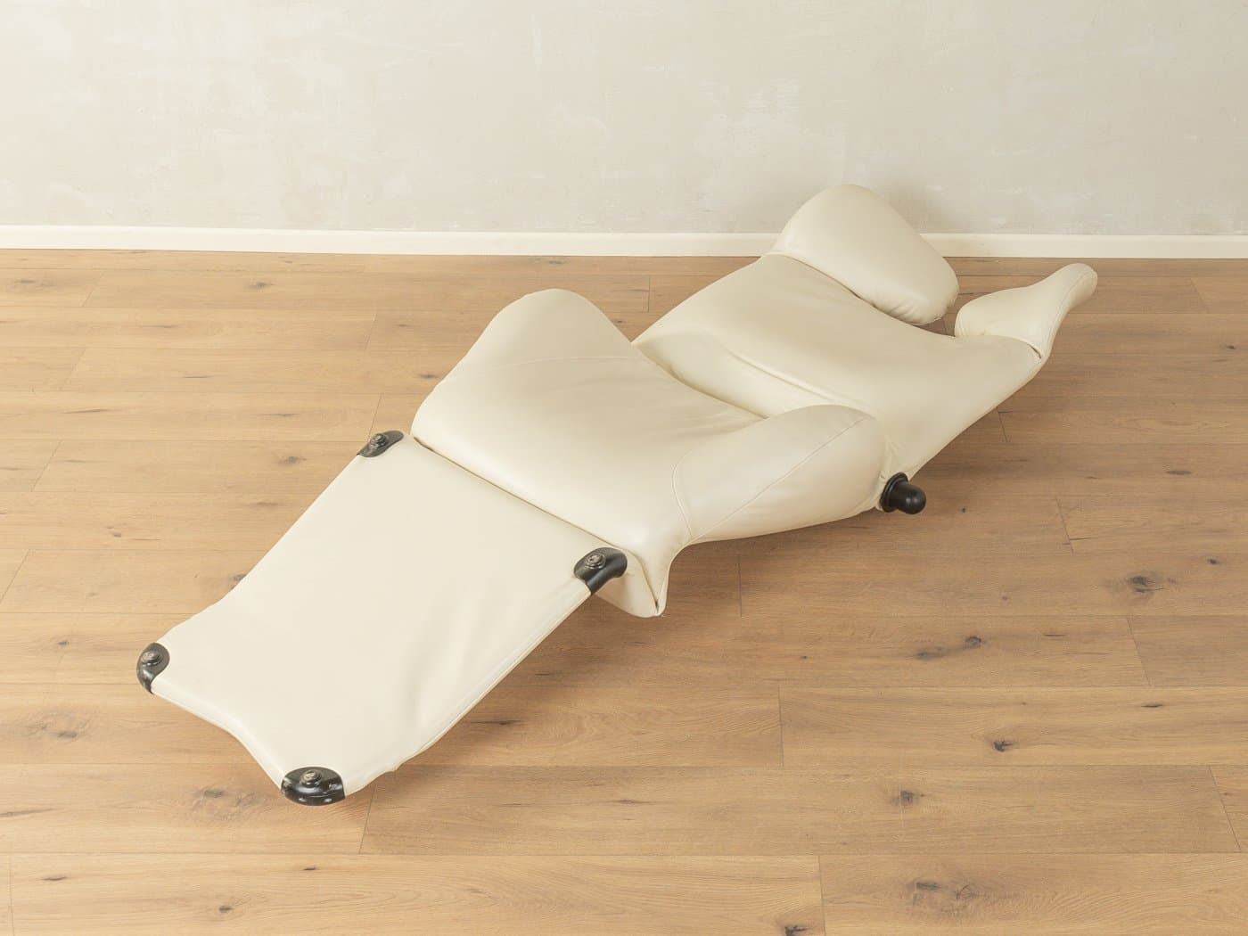 Fotel Wink, skóra biała, proj. T. Kita, Cassina, Włochy, lata 80. - 280689